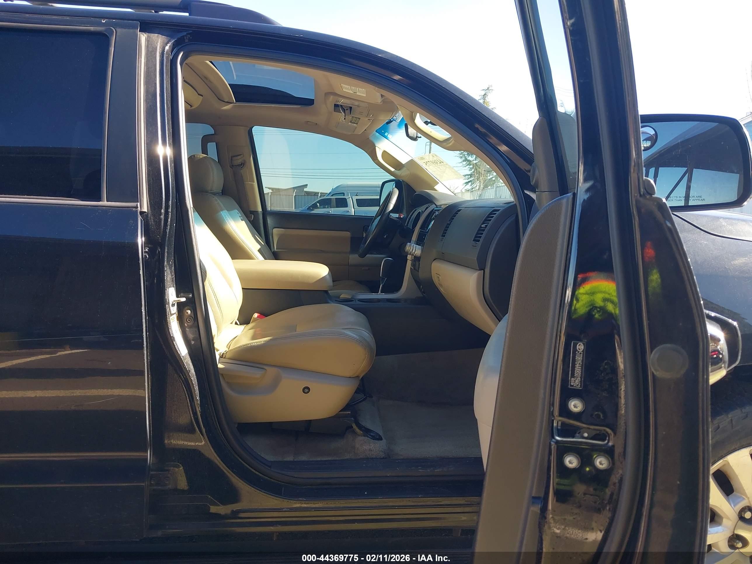 TOYOTA SEQUOIA image 5