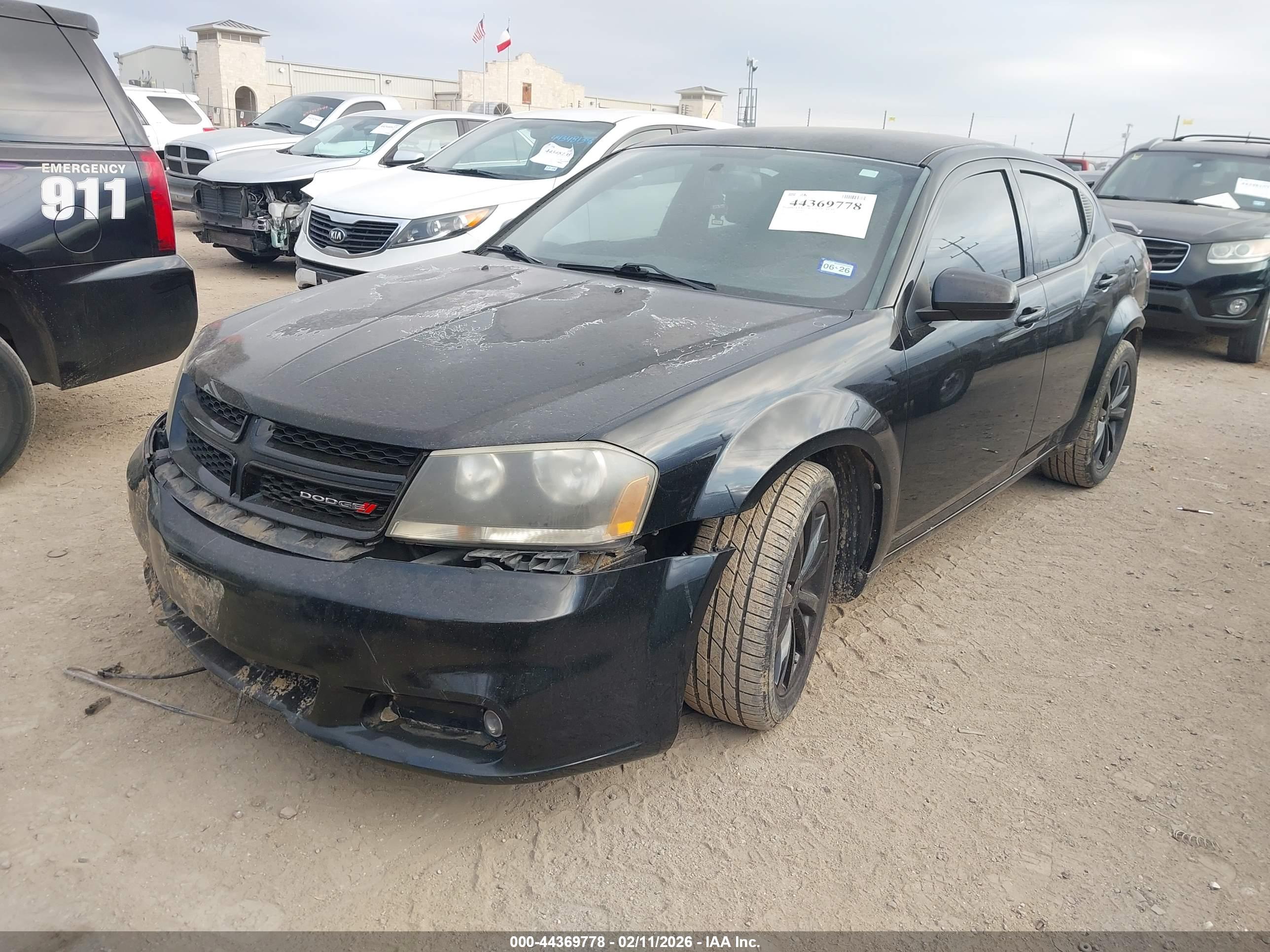DODGE AVENGER image 2