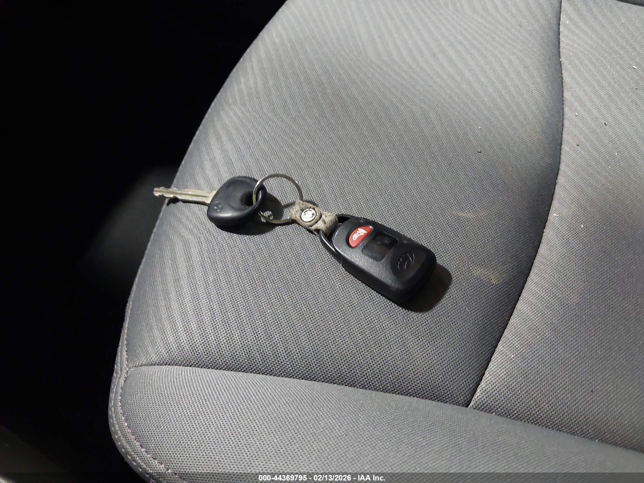 HYUNDAI ELANTRA image 11