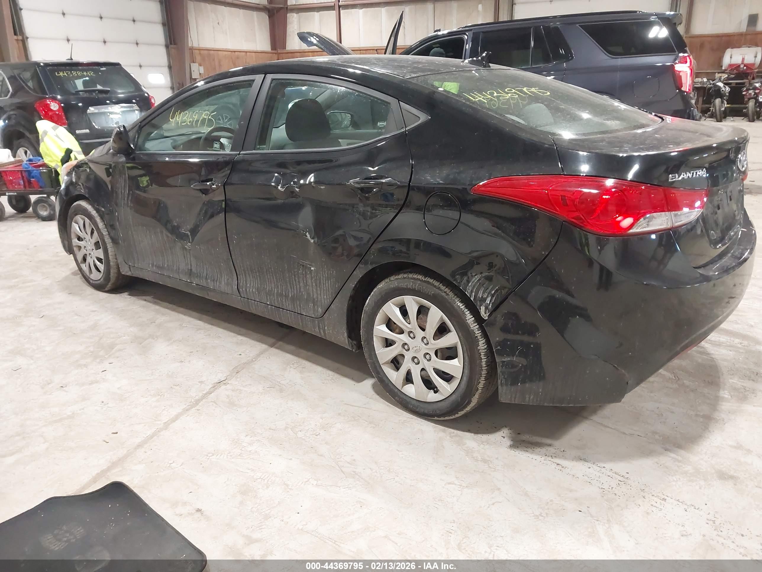 HYUNDAI ELANTRA image 3