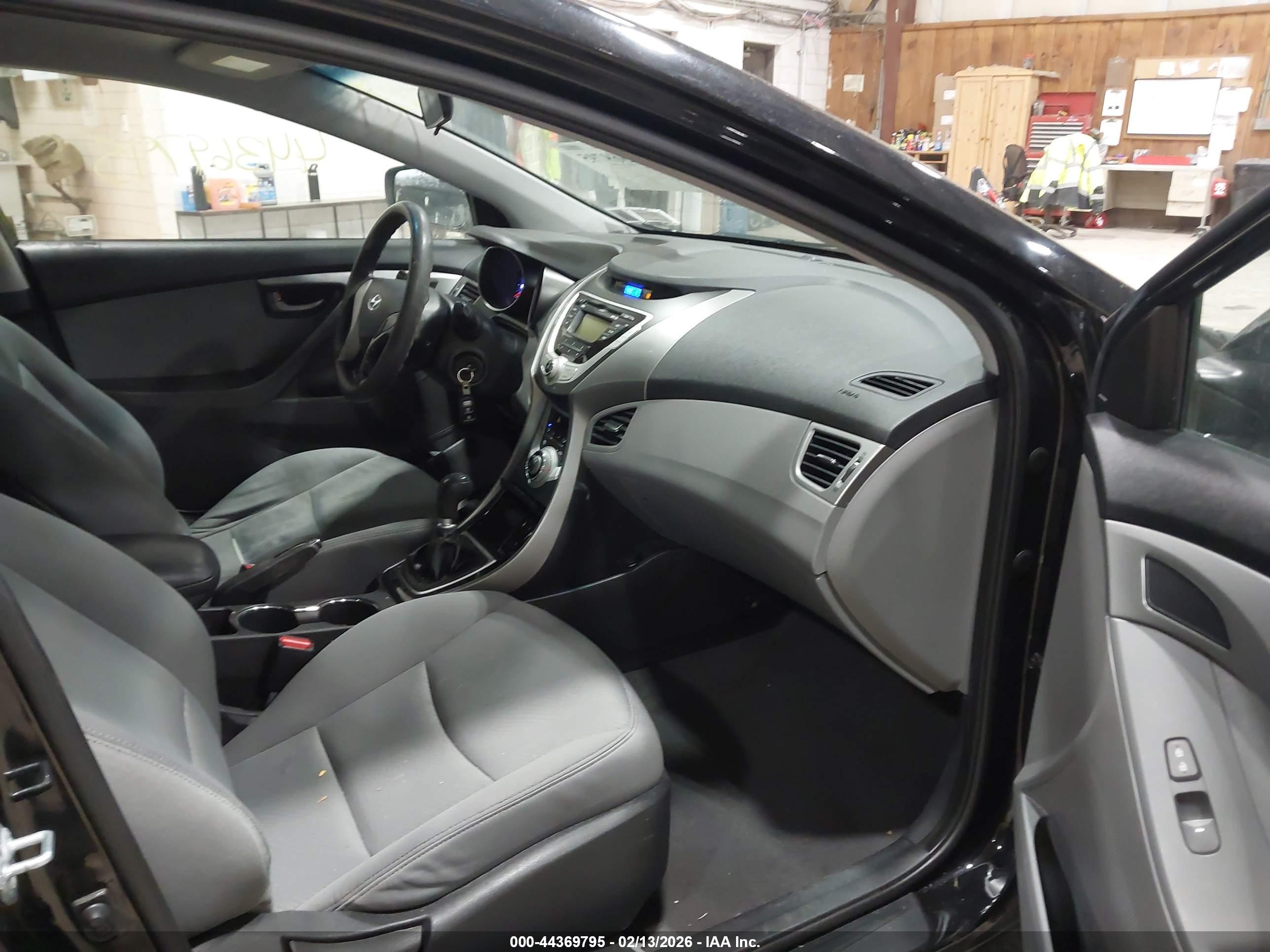HYUNDAI ELANTRA image 5
