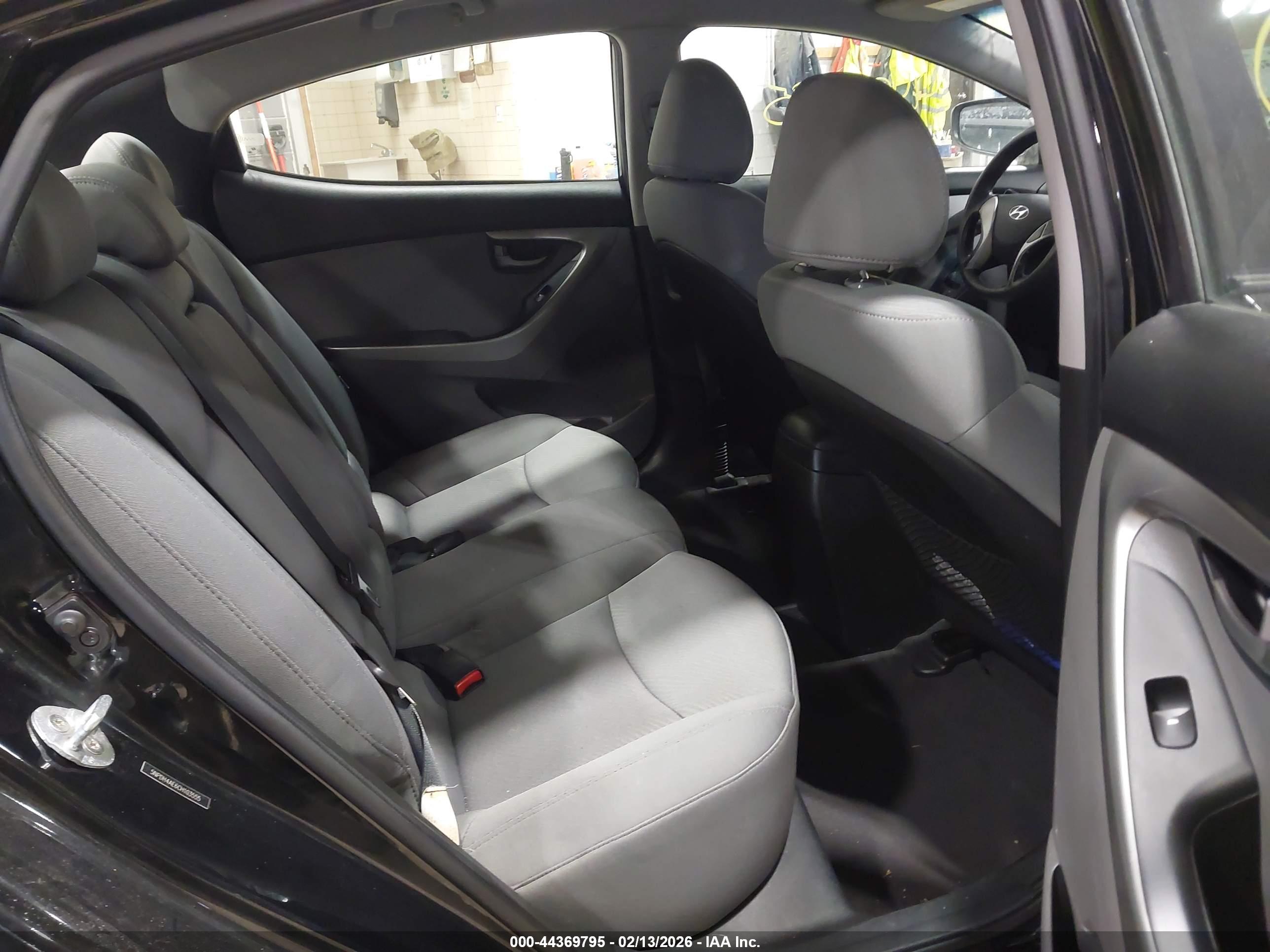 HYUNDAI ELANTRA image 8