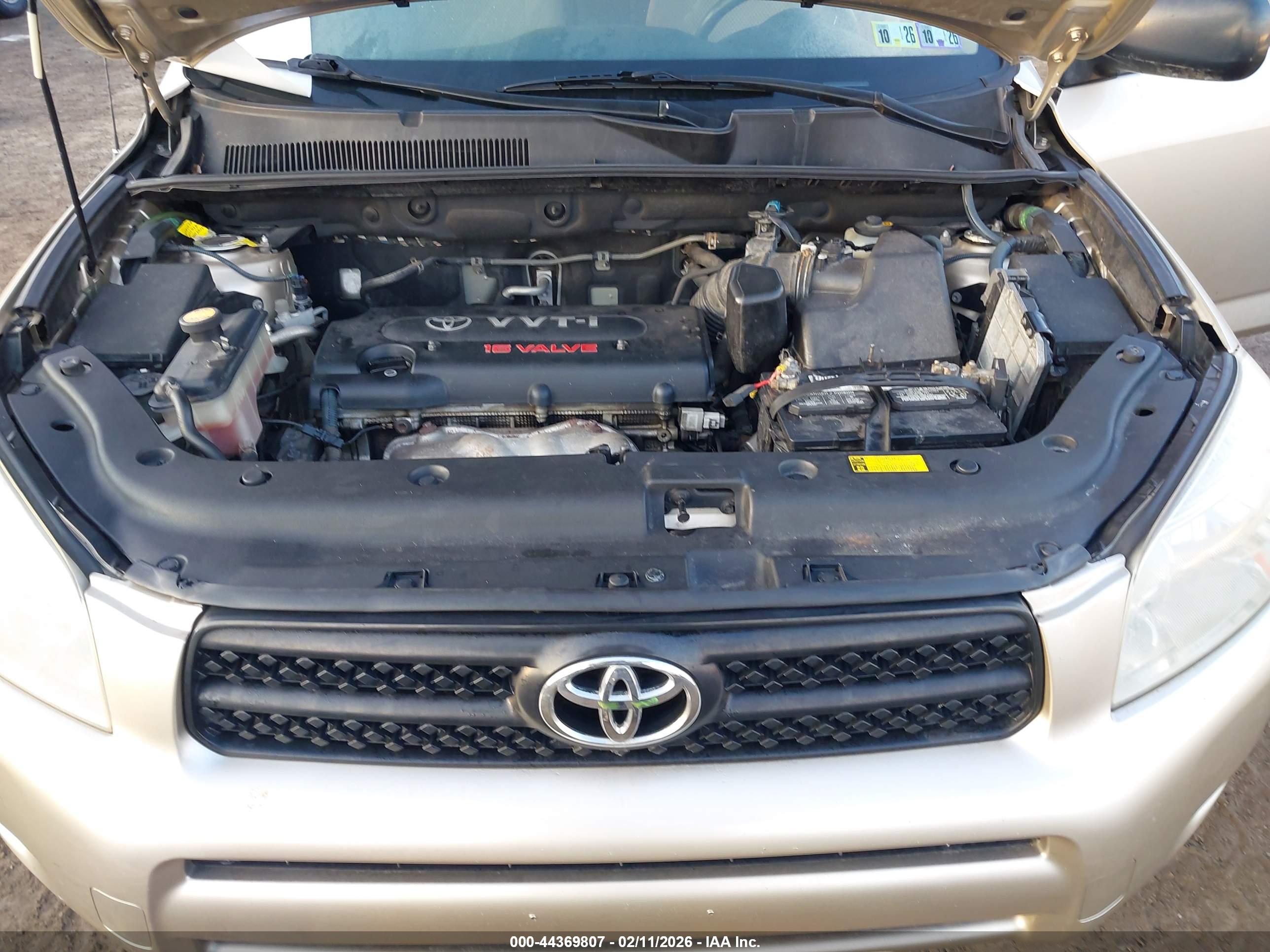 TOYOTA RAV4 image 10