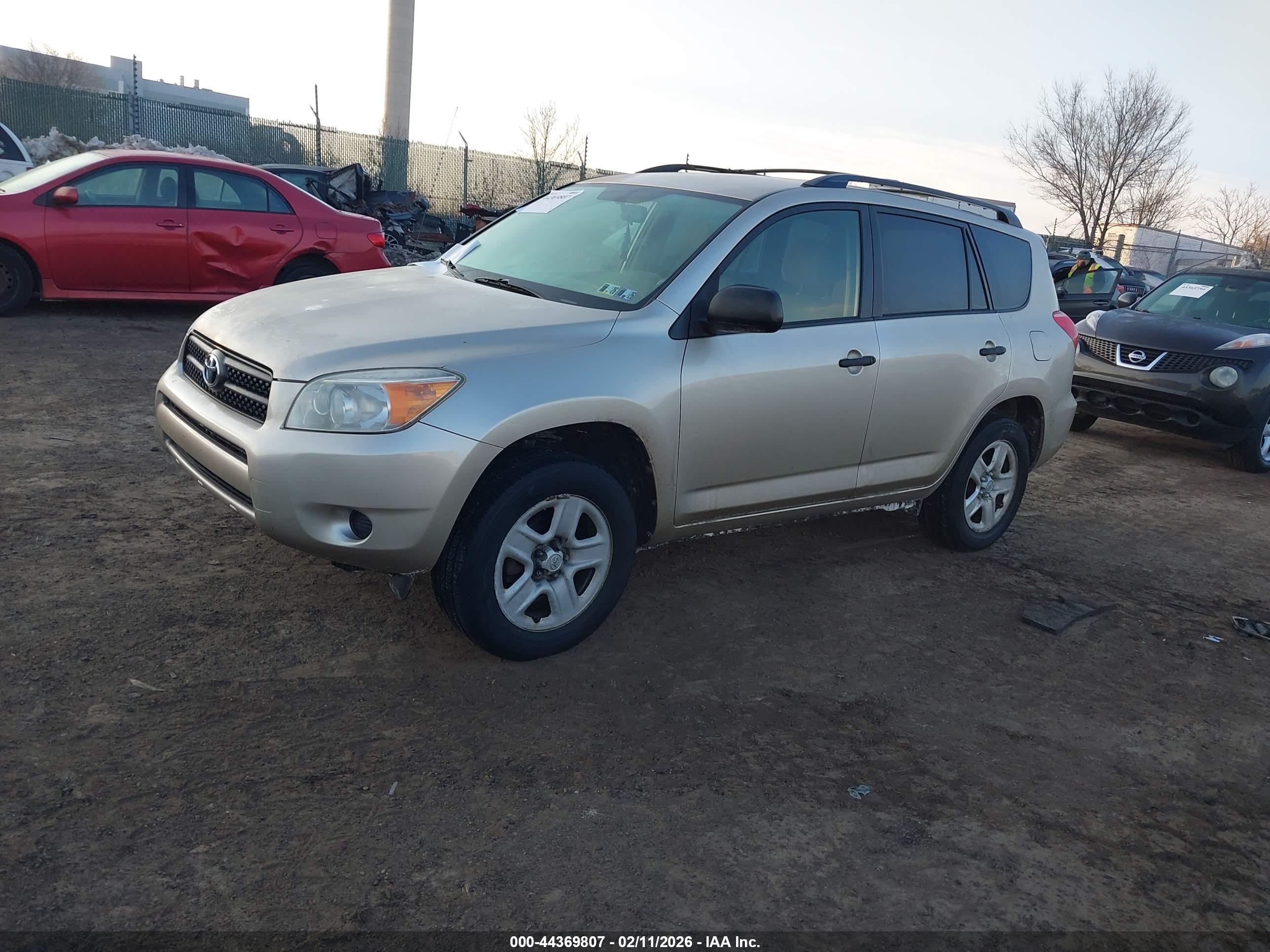 TOYOTA RAV4 image 2