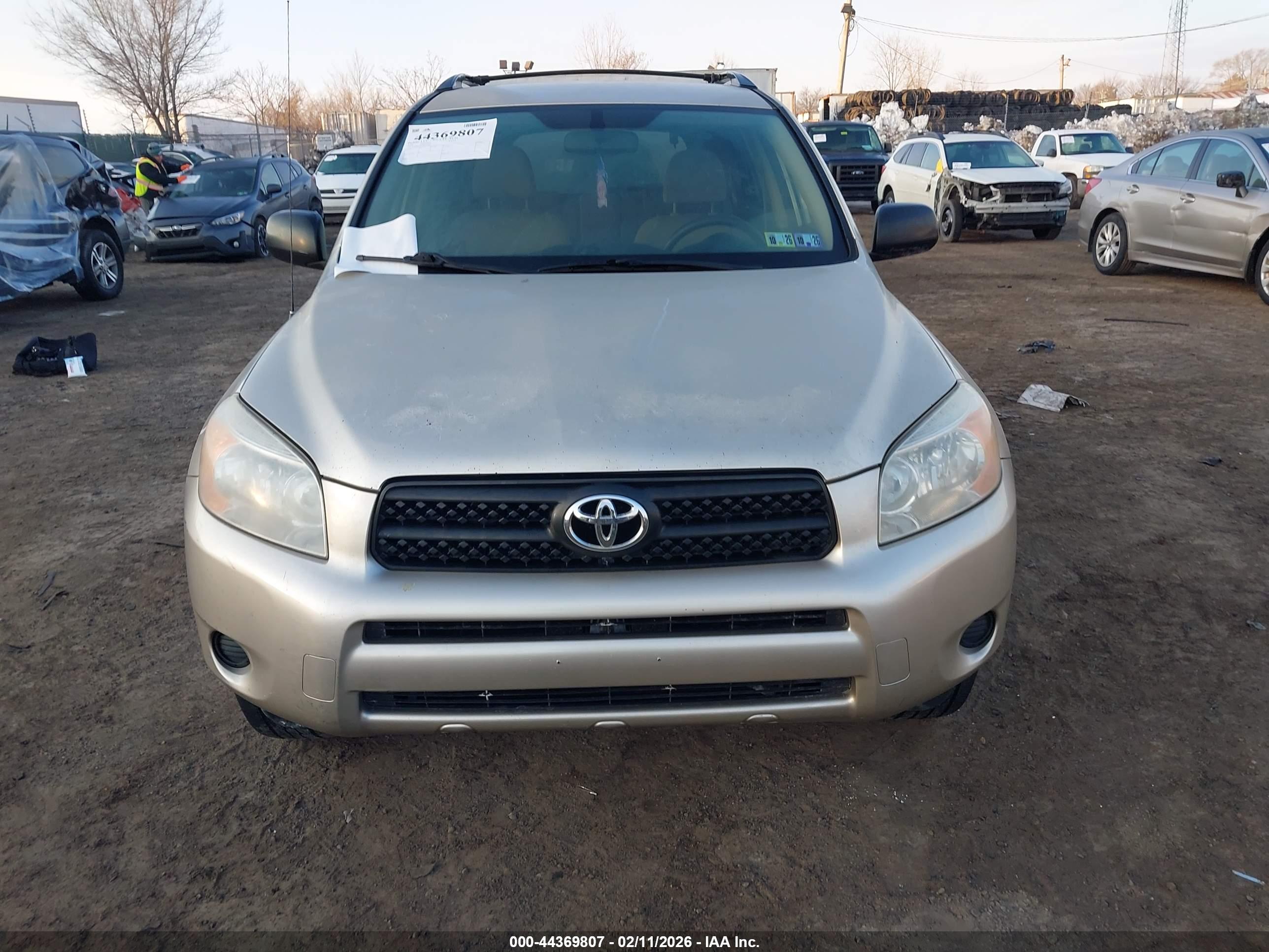 TOYOTA RAV4 image 6