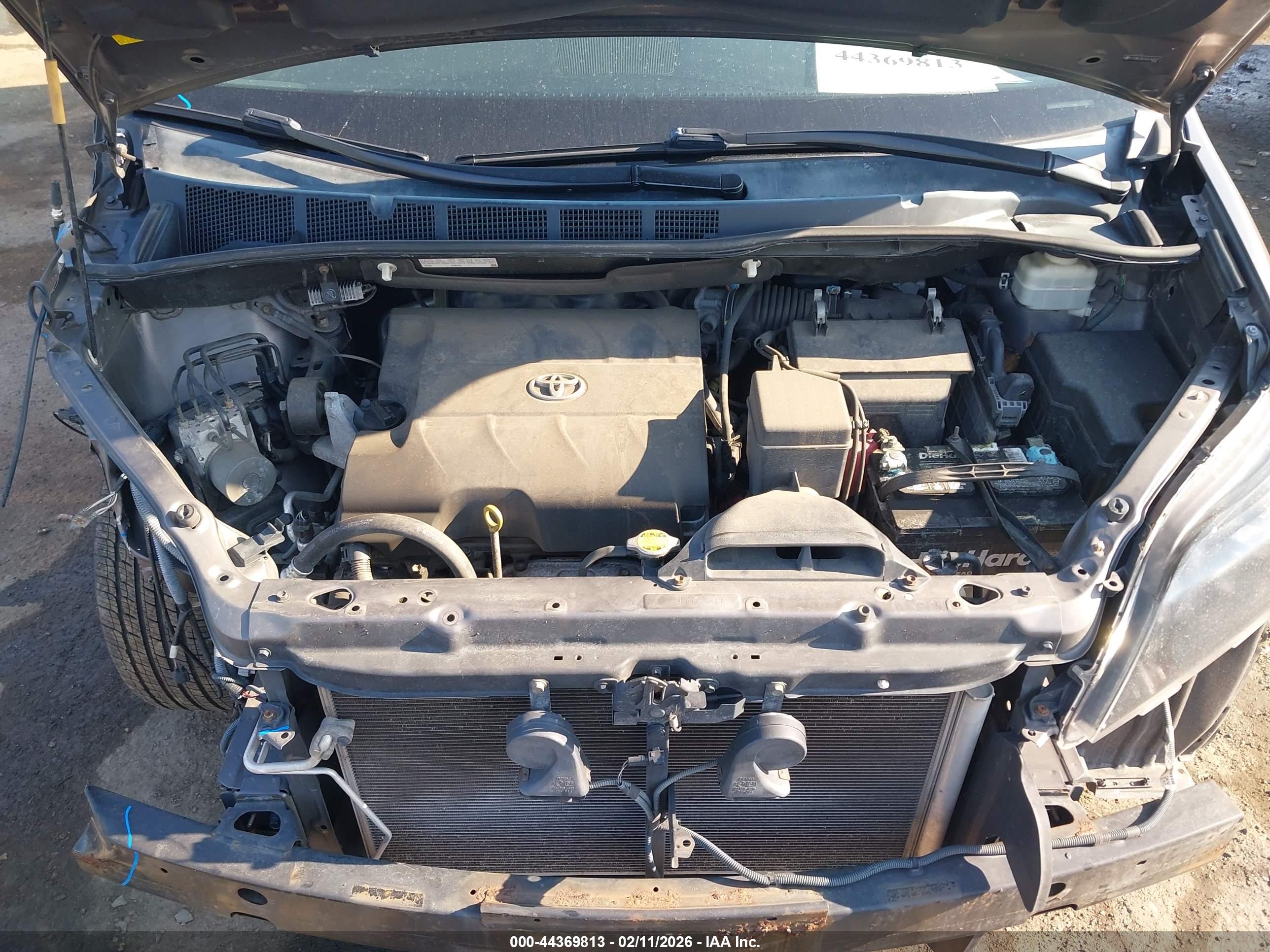 TOYOTA SIENNA image 10