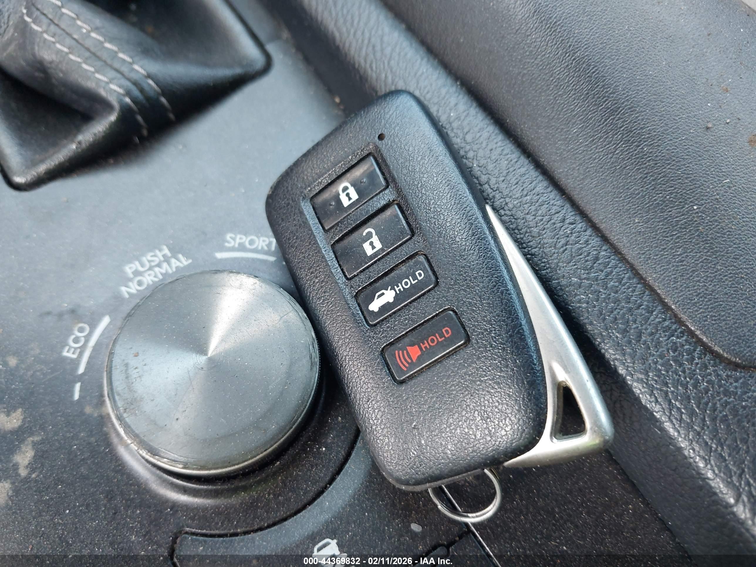 LEXUS IS image 11