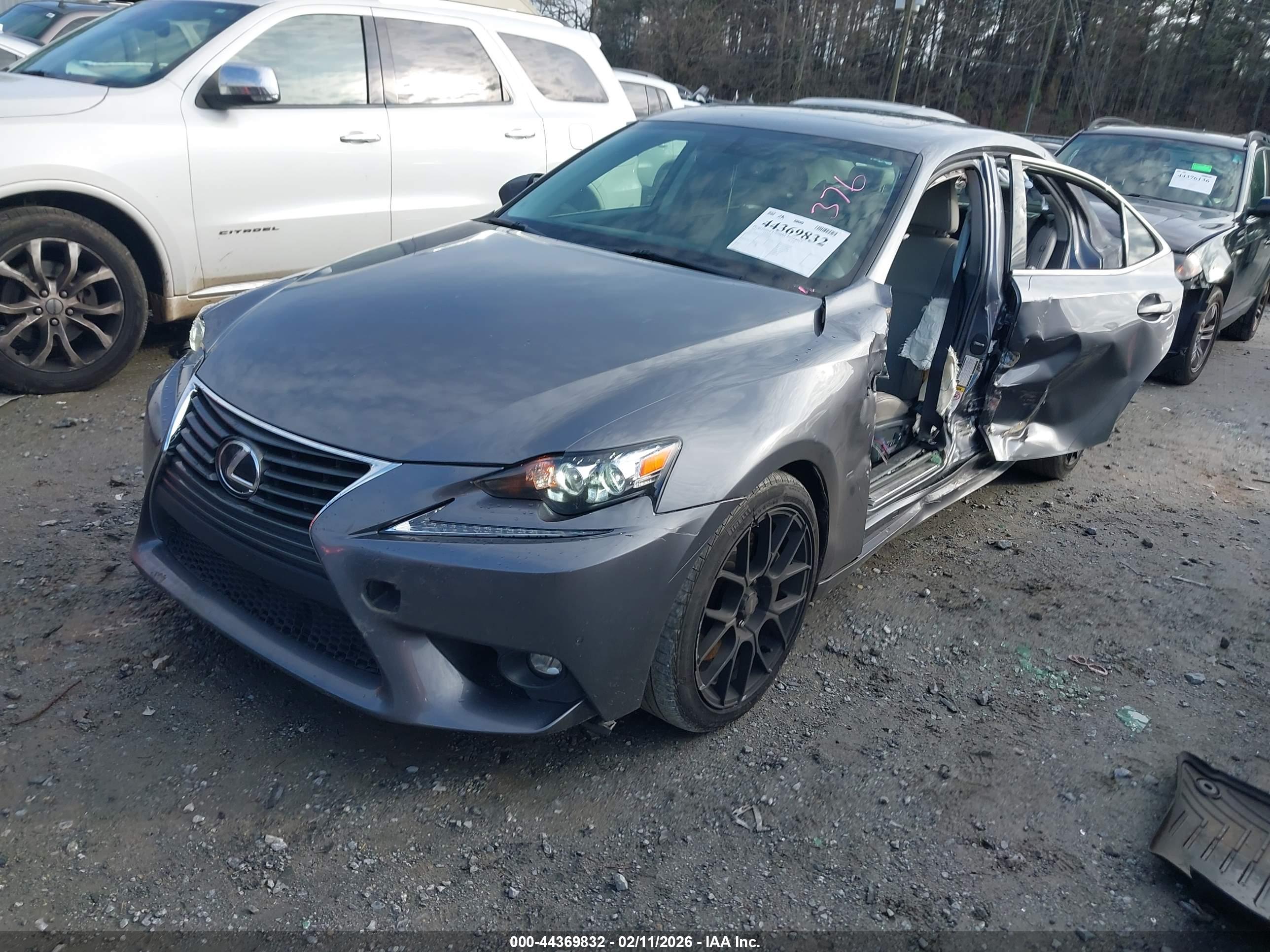LEXUS IS image 2
