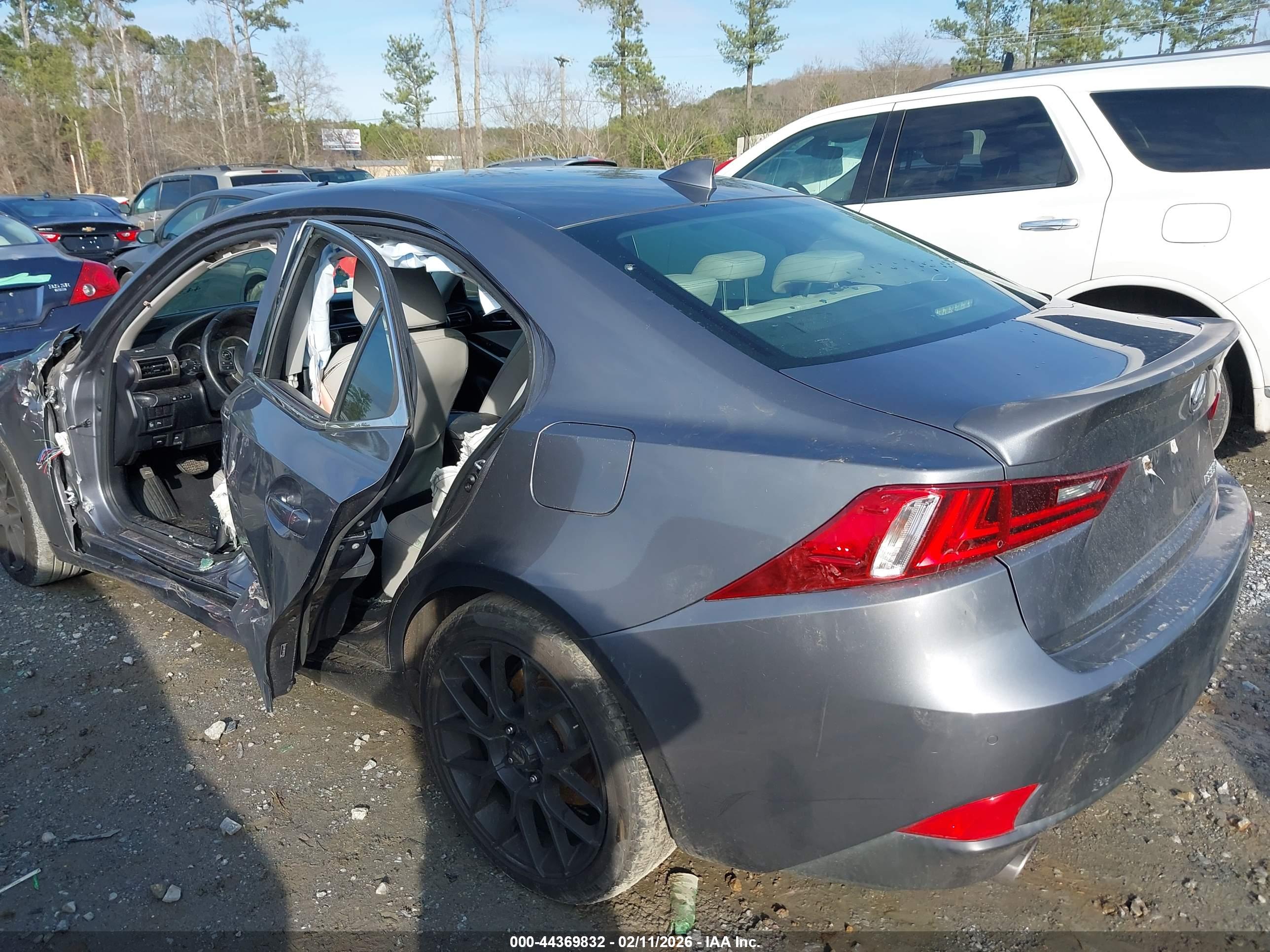 LEXUS IS image 3