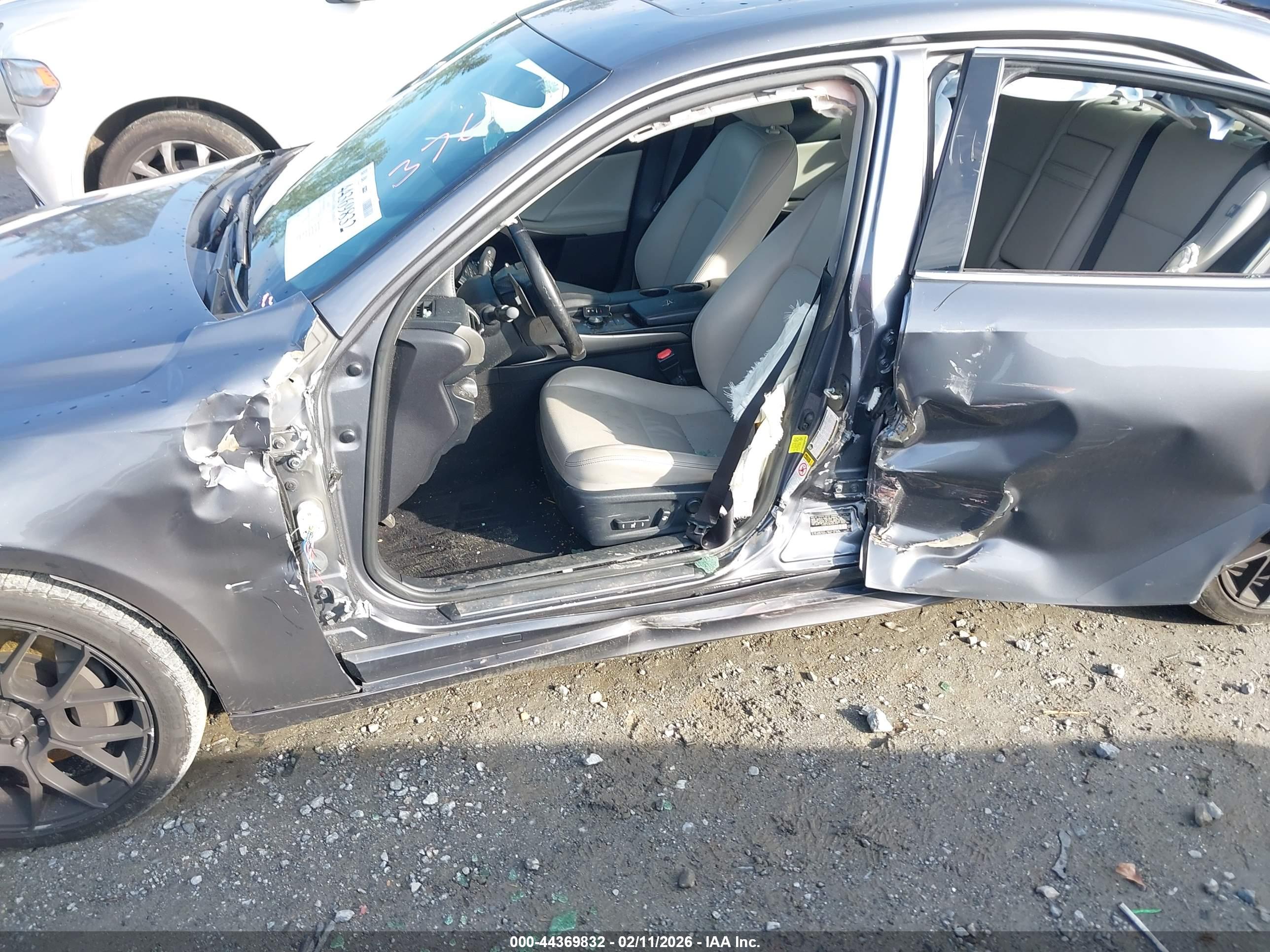 LEXUS IS image 6