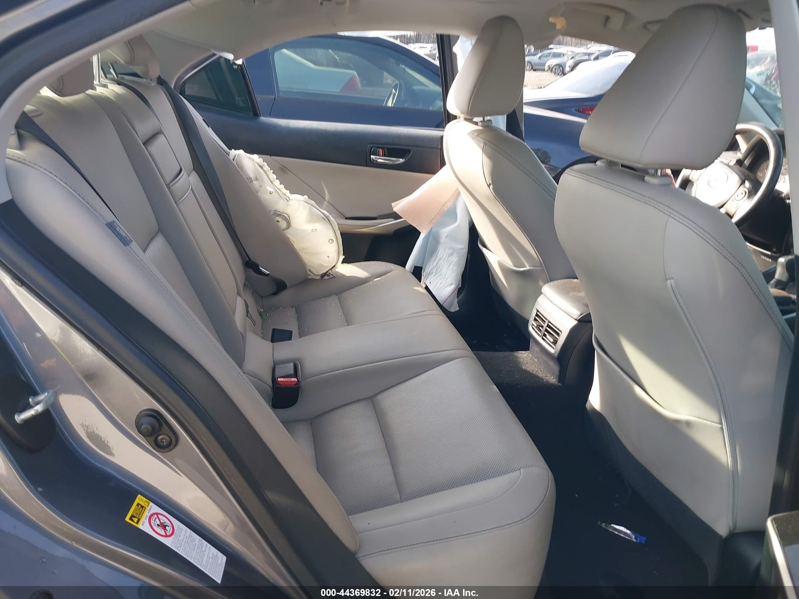 LEXUS IS image 8