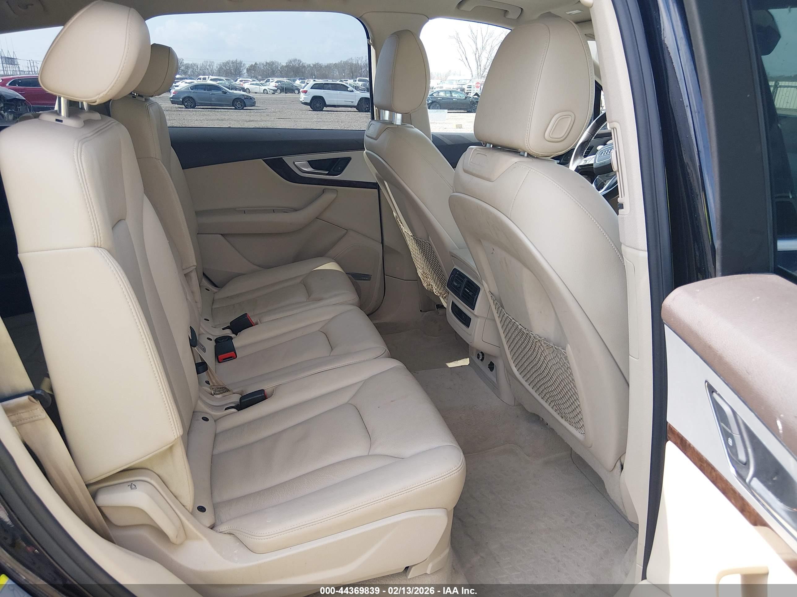 AUDI Q7 image 8