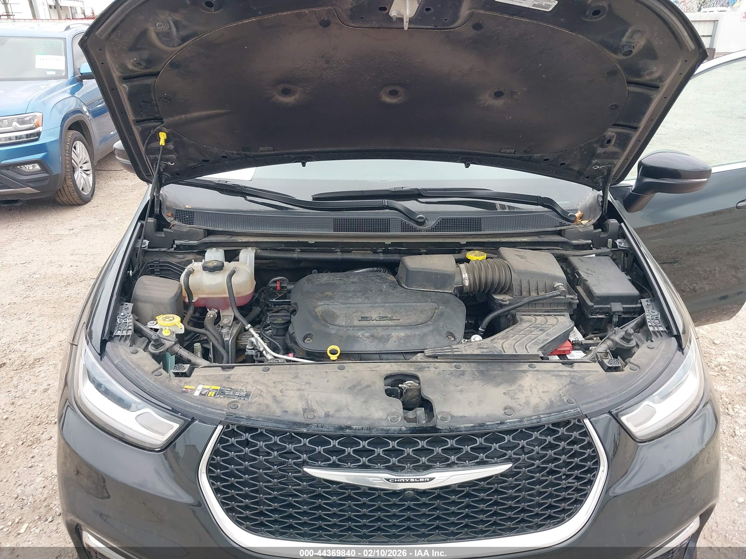 CHRYSLER PACIFICA image 10