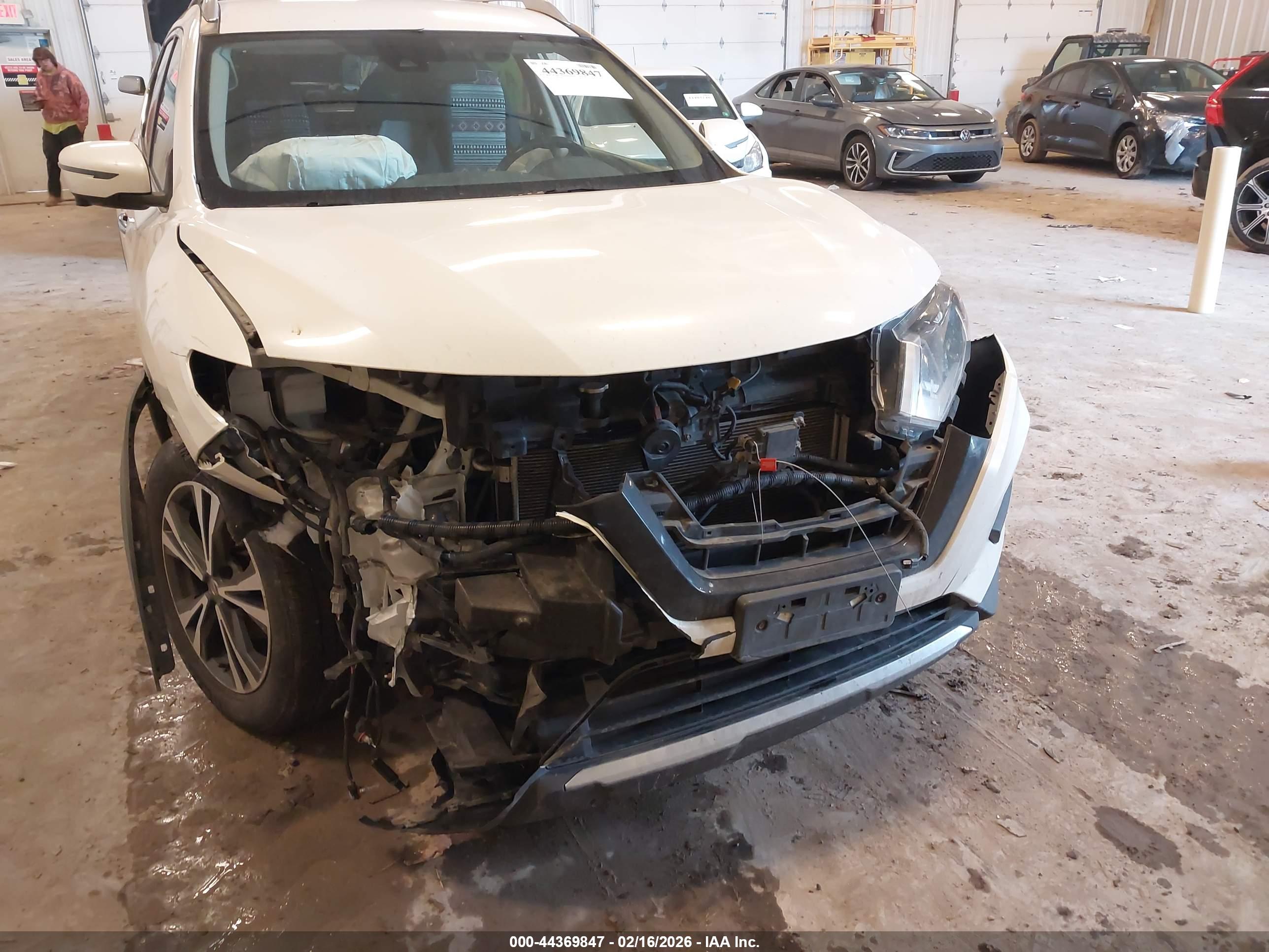 NISSAN ROGUE image 6