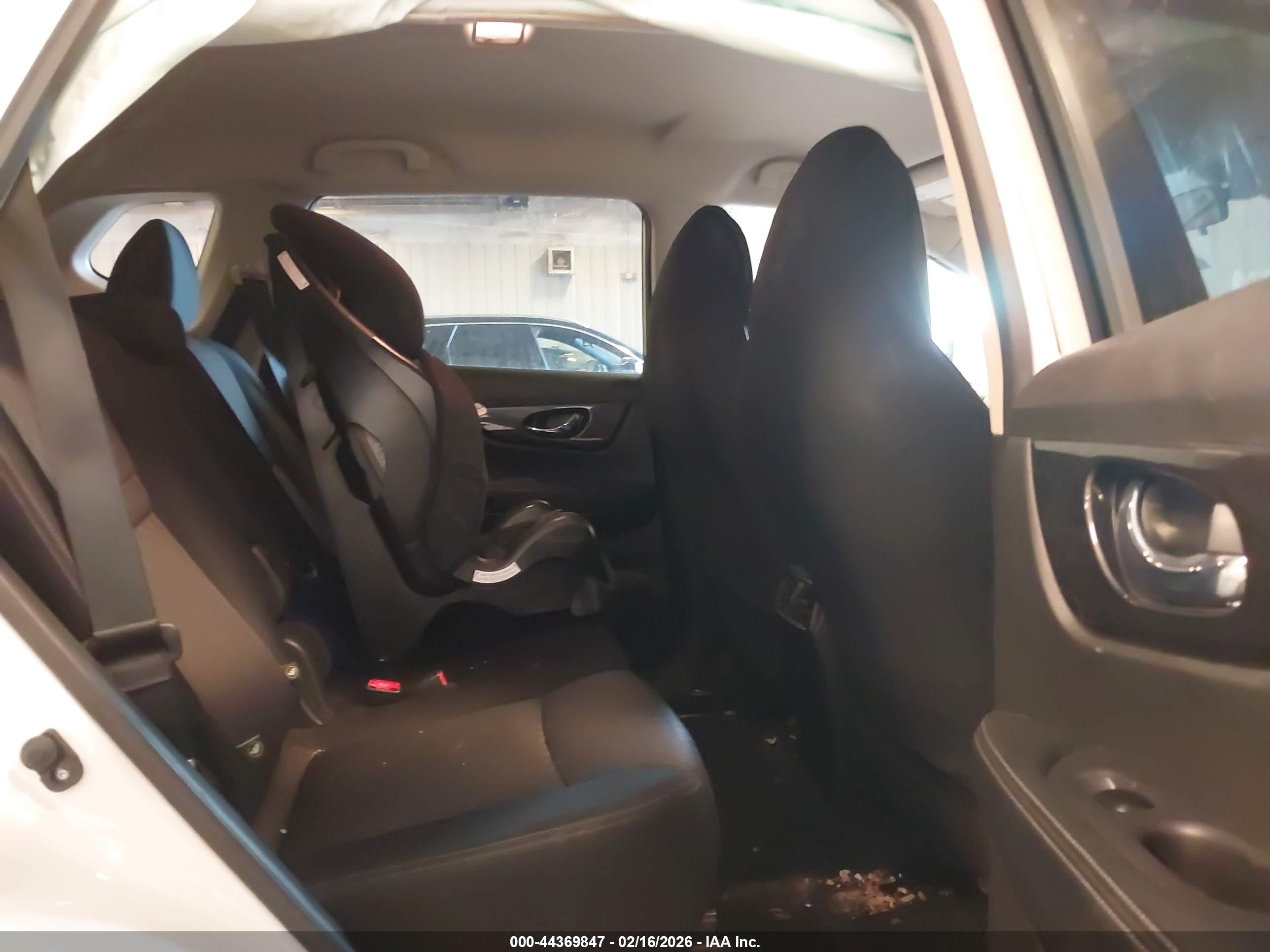NISSAN ROGUE image 8