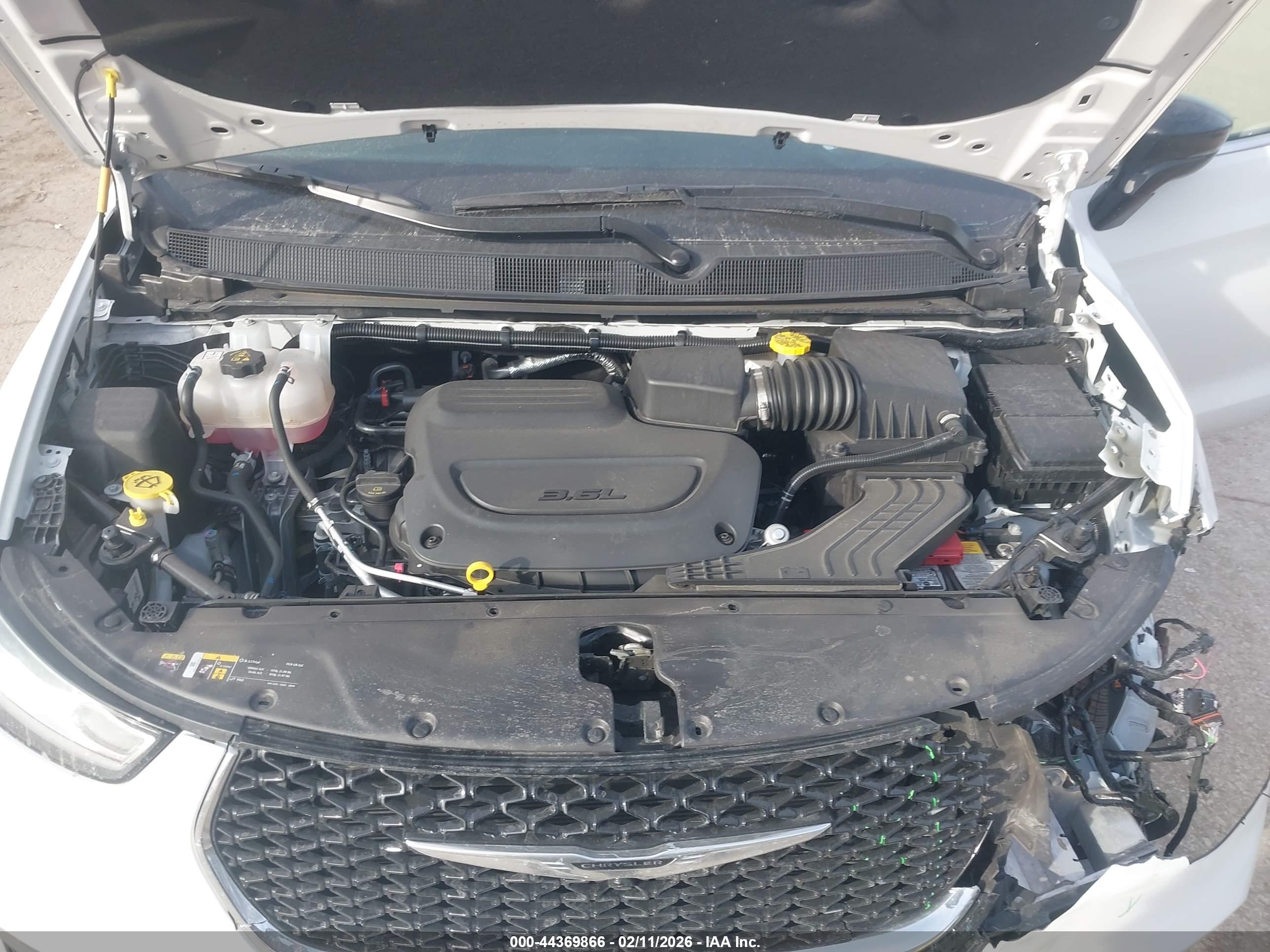 CHRYSLER PACIFICA image 10