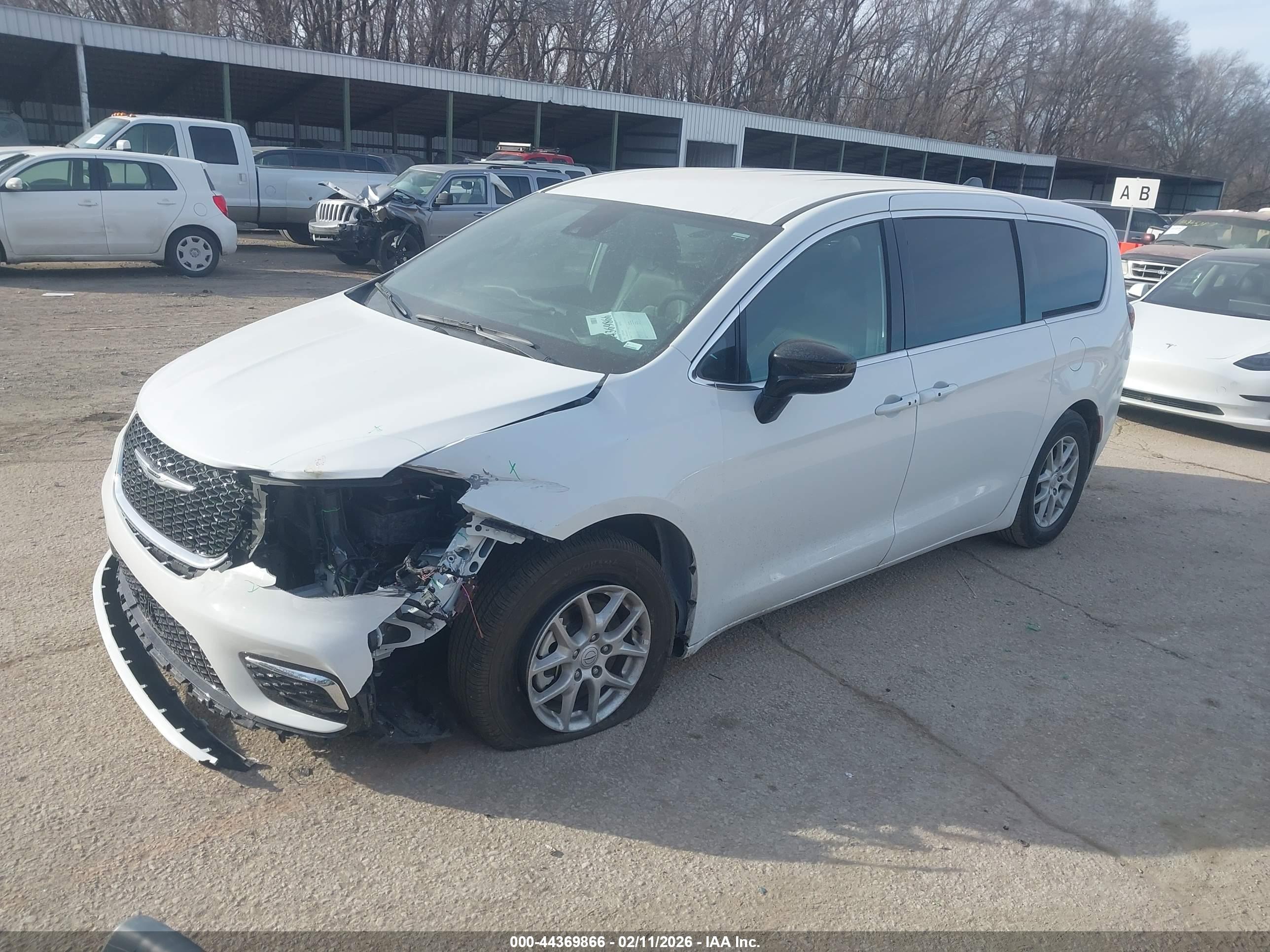 CHRYSLER PACIFICA image 2