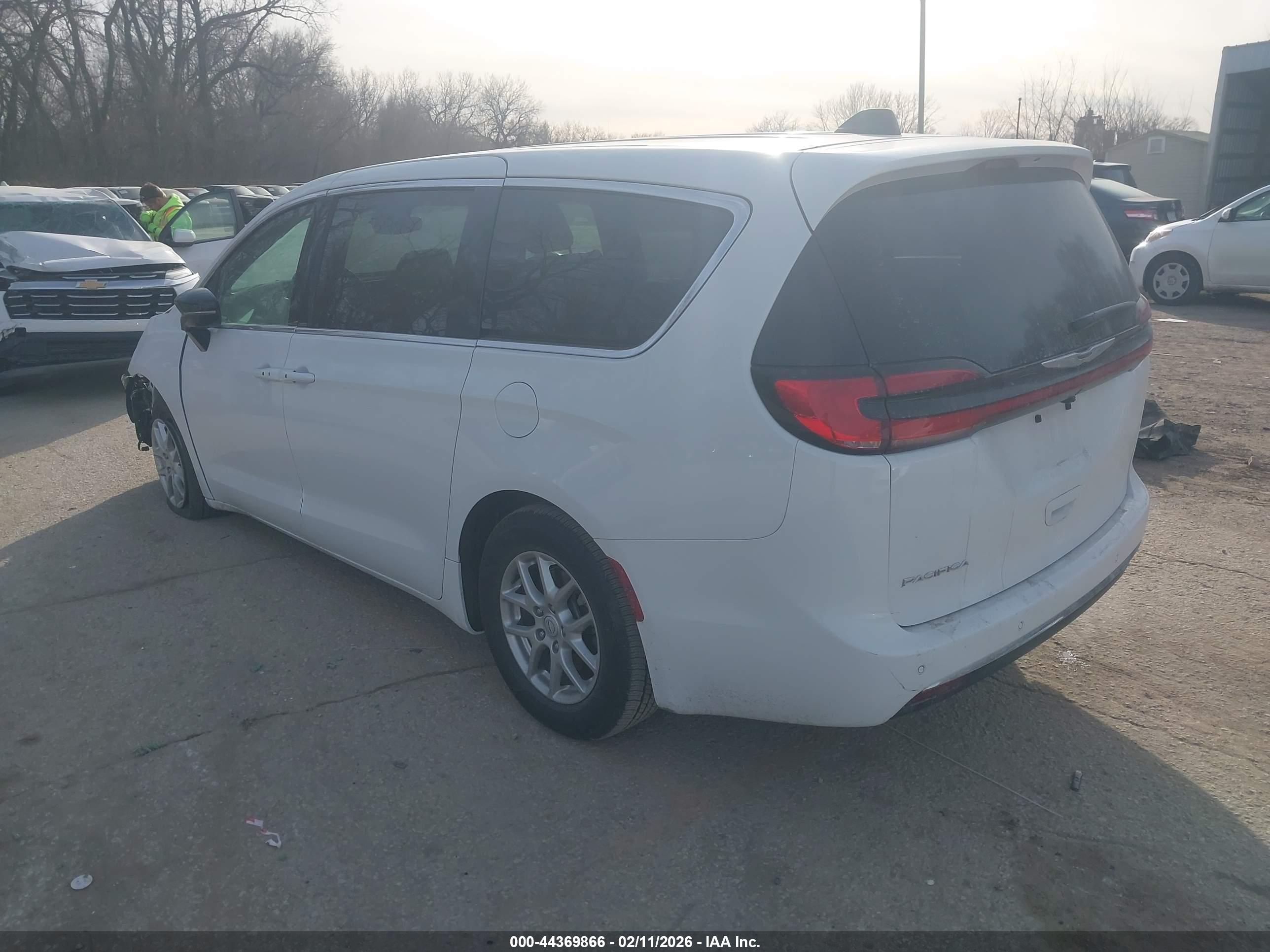 CHRYSLER PACIFICA image 3