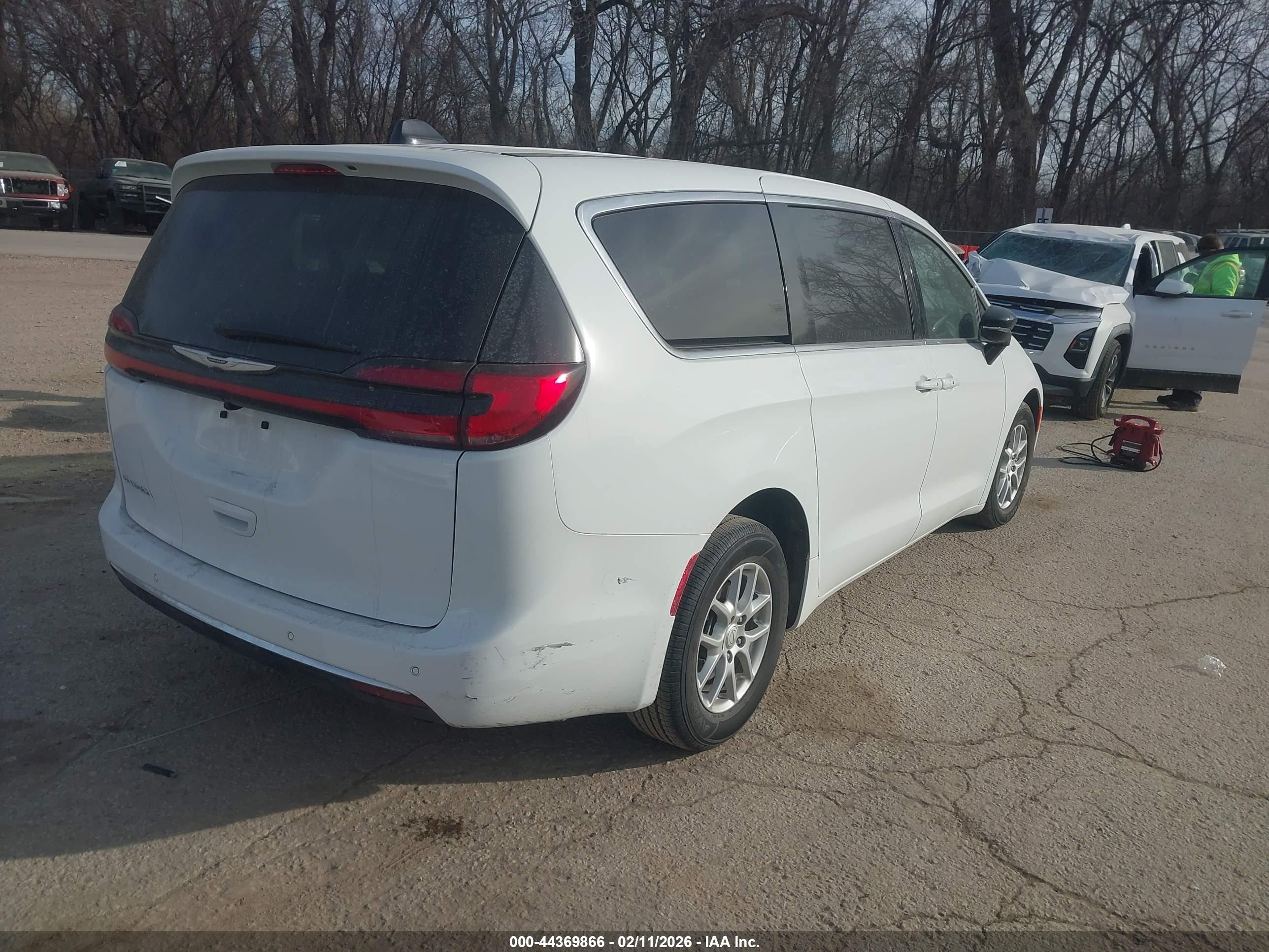CHRYSLER PACIFICA image 4