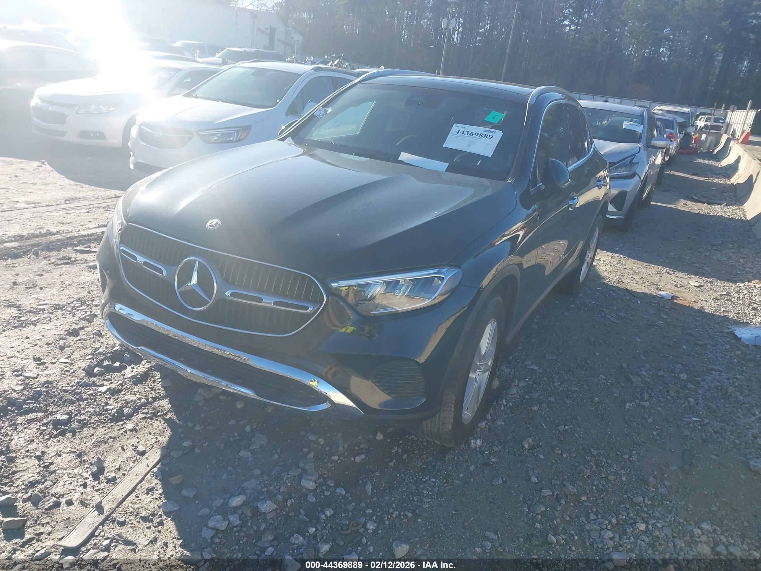 MERCEDES-BENZ GLC image 2