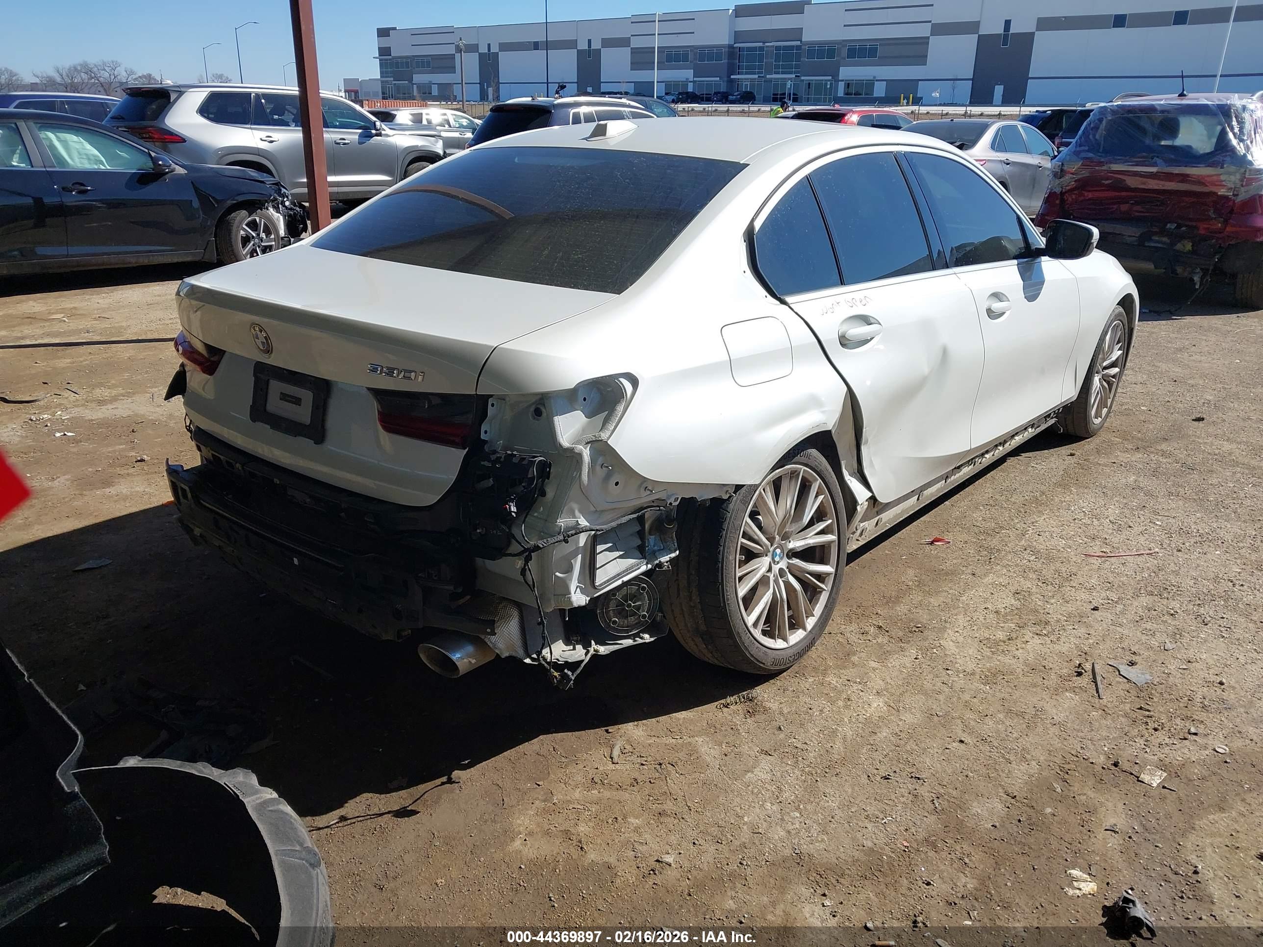 BMW 330I image 4