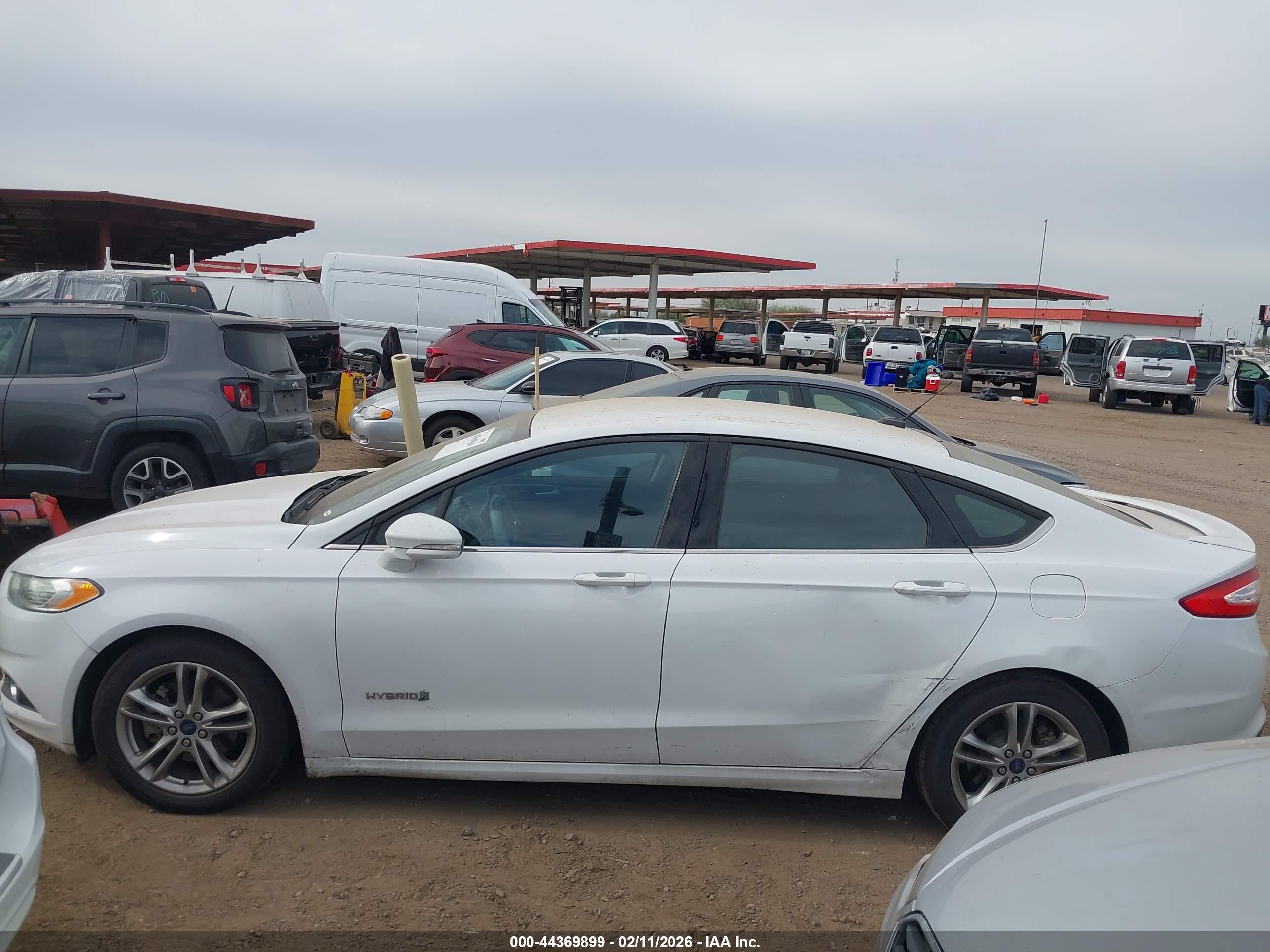 FORD FUSION image 6