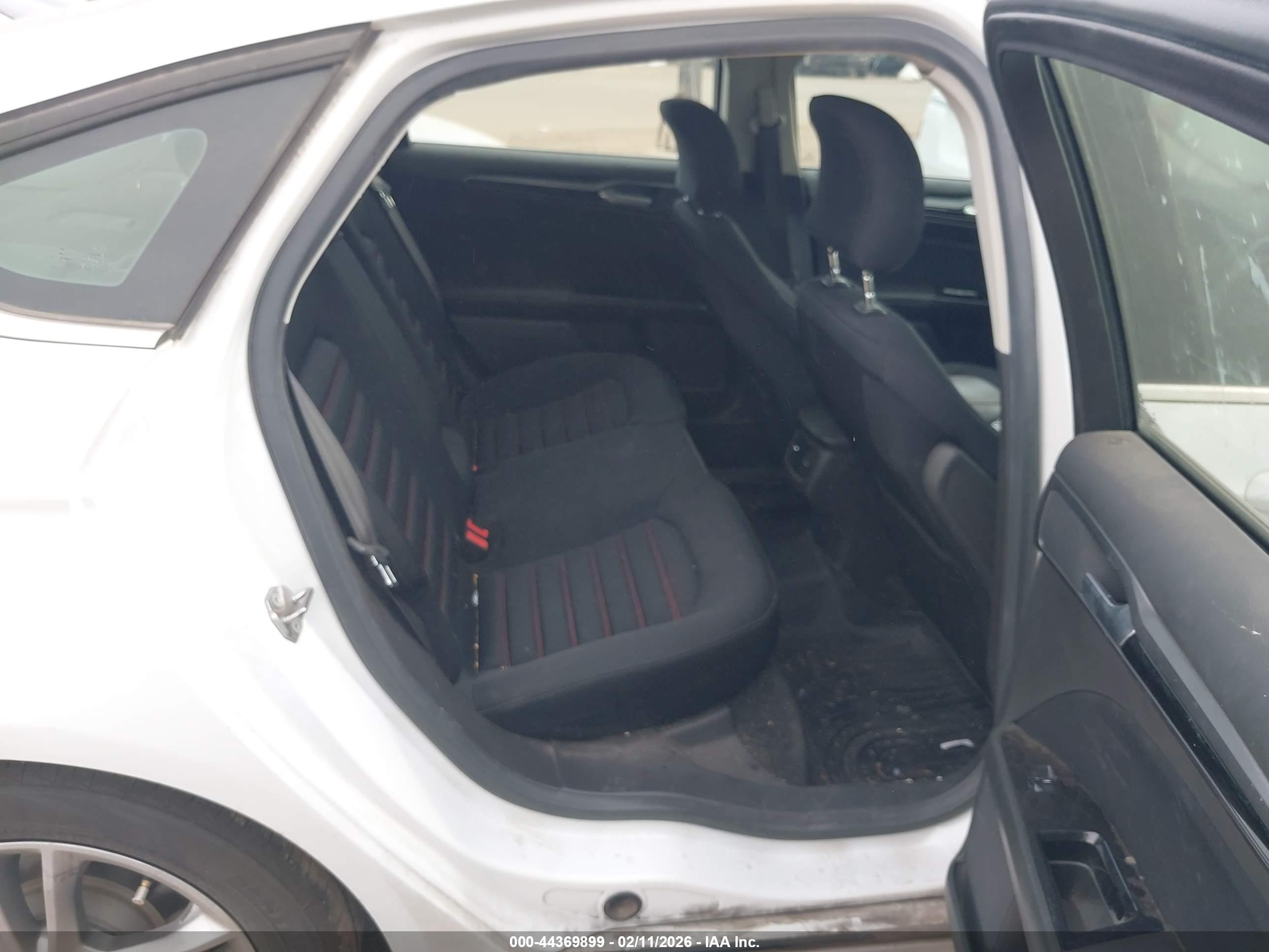 FORD FUSION image 8