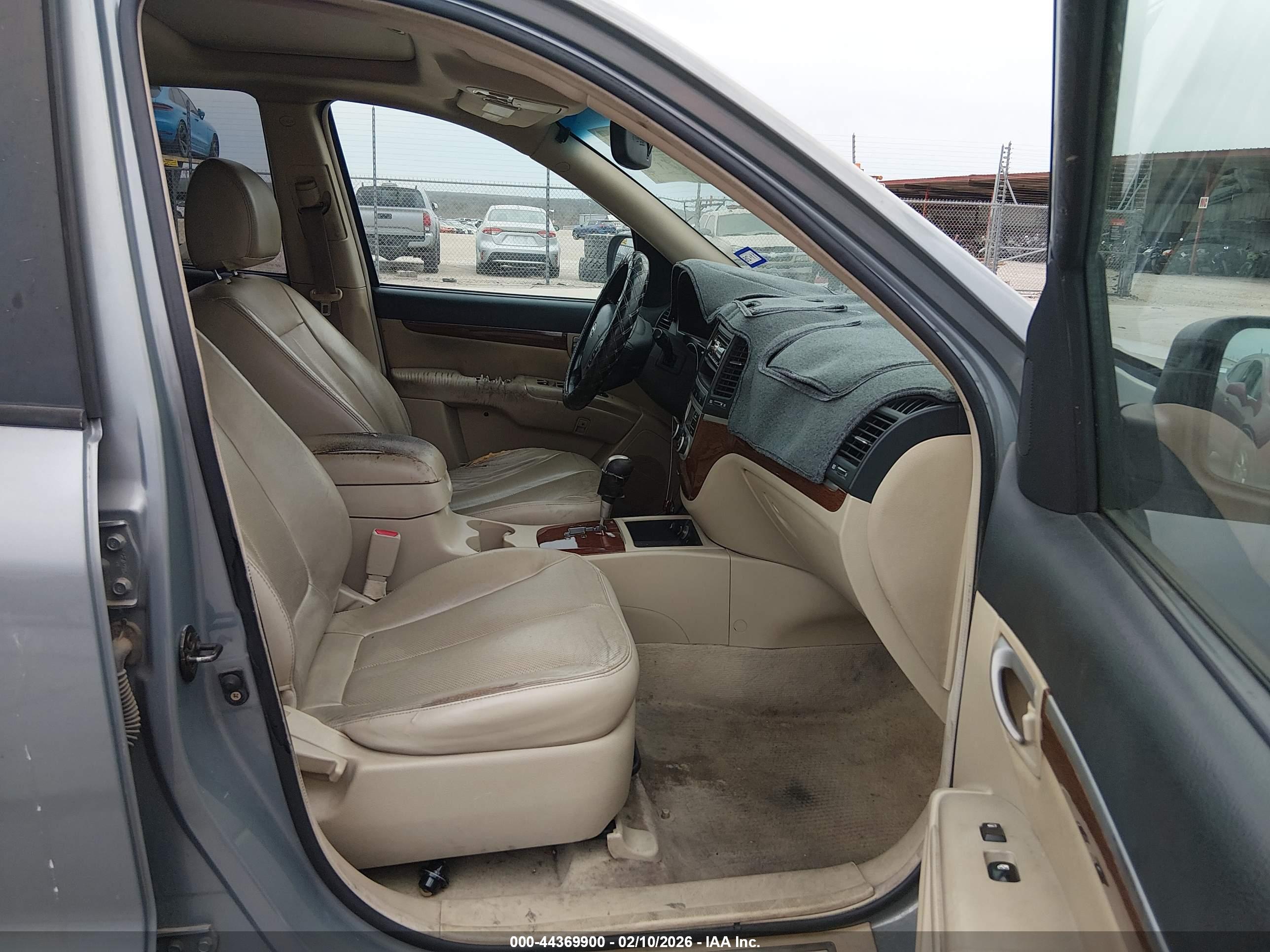 HYUNDAI SANTA image 5