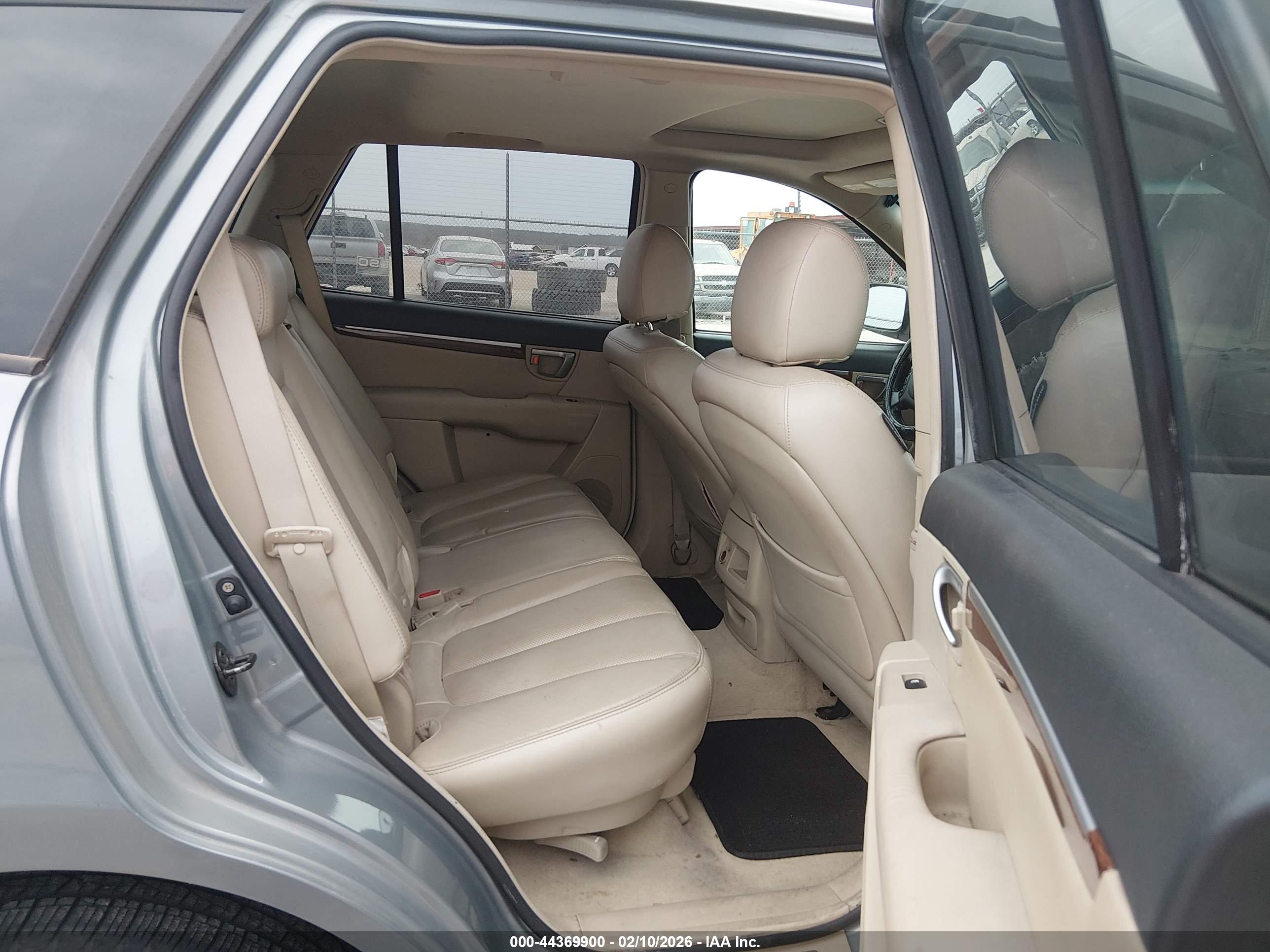 HYUNDAI SANTA image 8