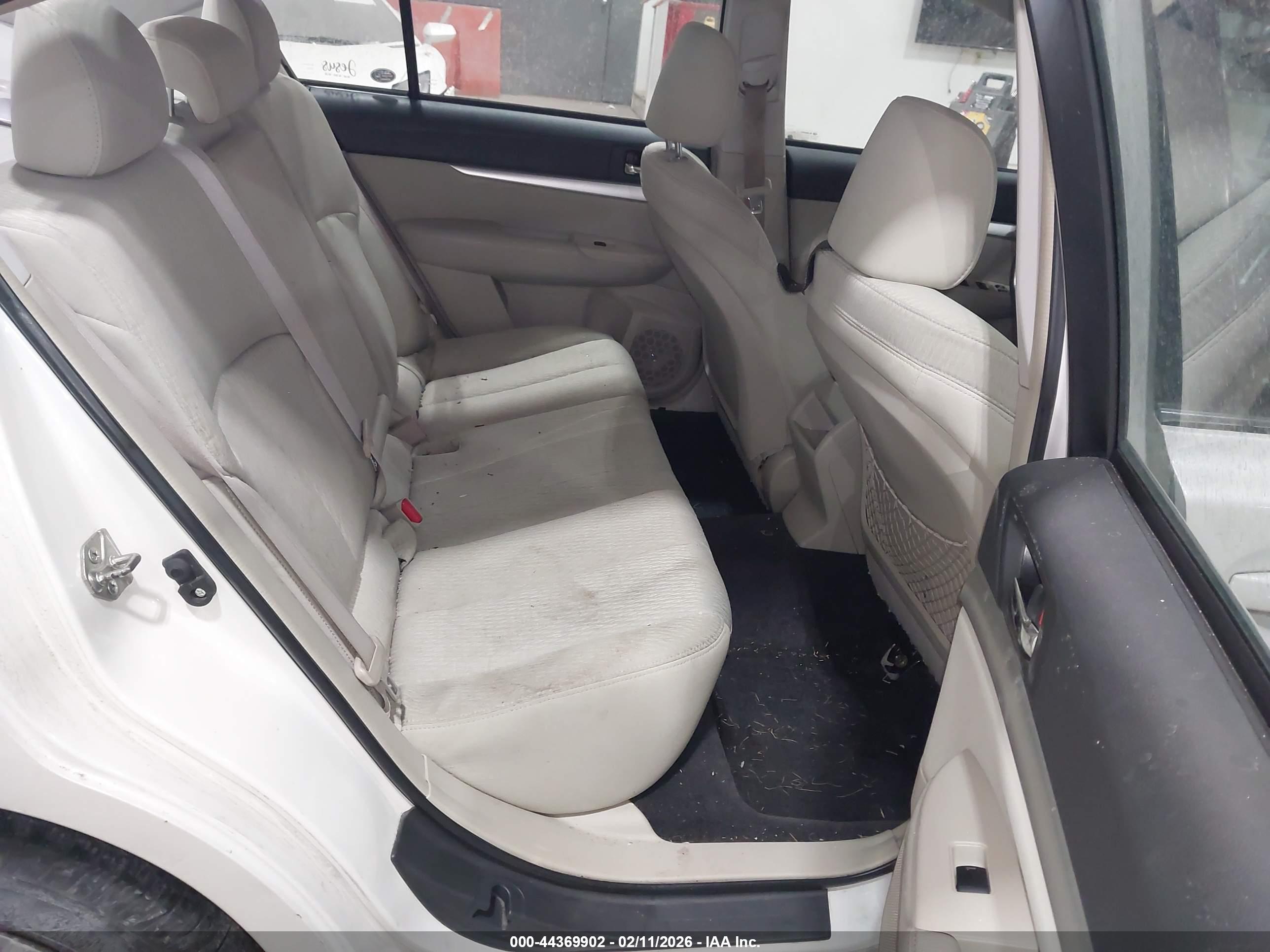SUBARU LEGACY image 8