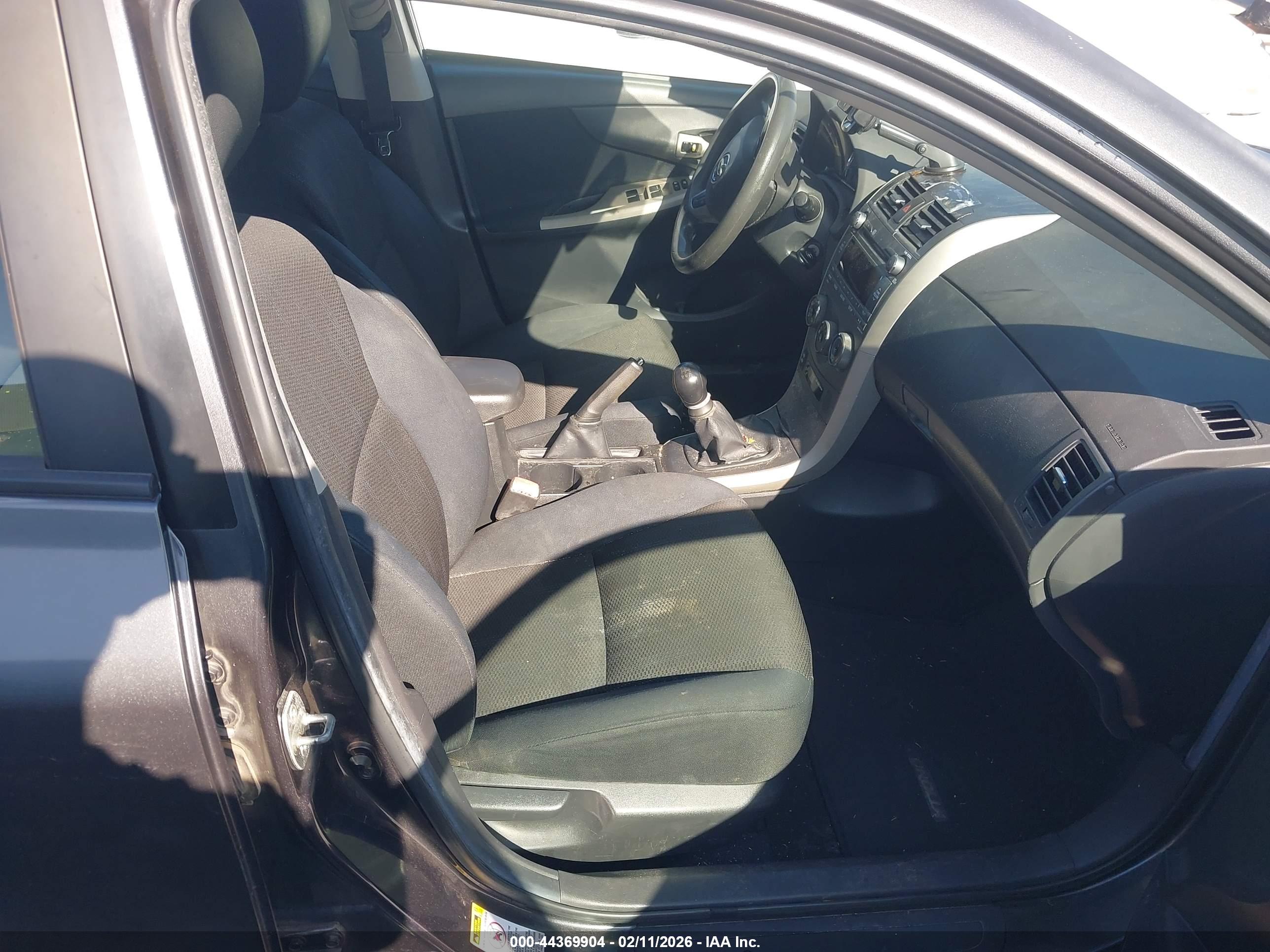 TOYOTA COROLLA image 5