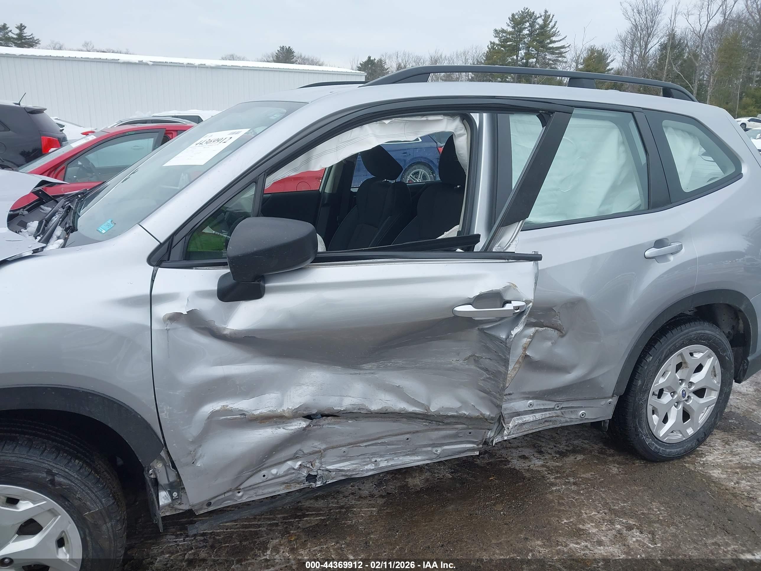 SUBARU FORESTER image 6