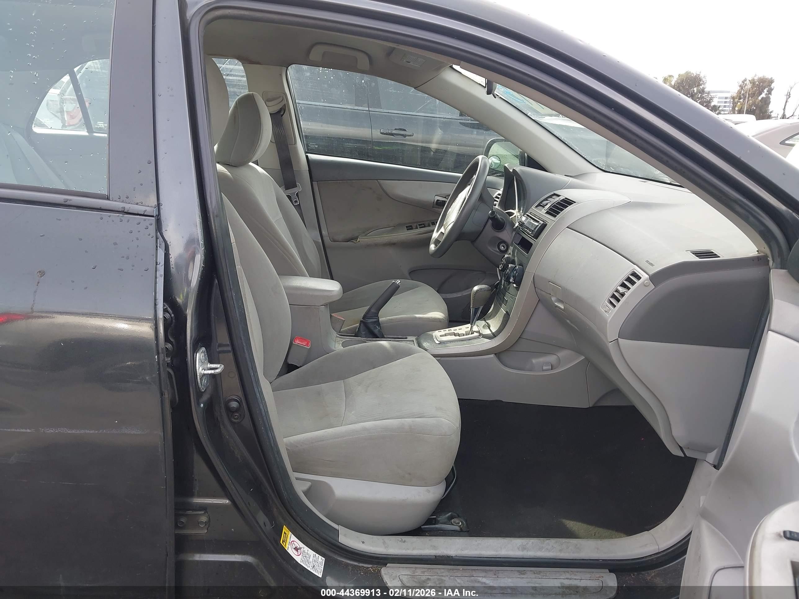 TOYOTA COROLLA image 5