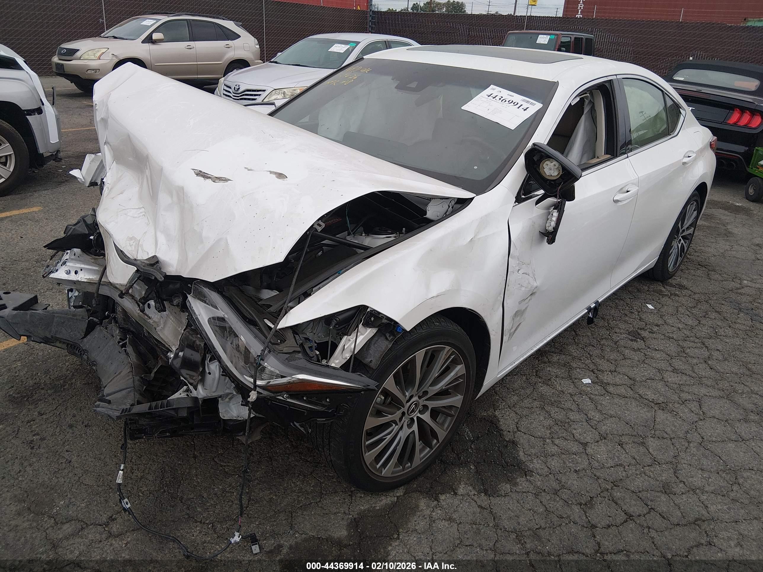 LEXUS ES image 2