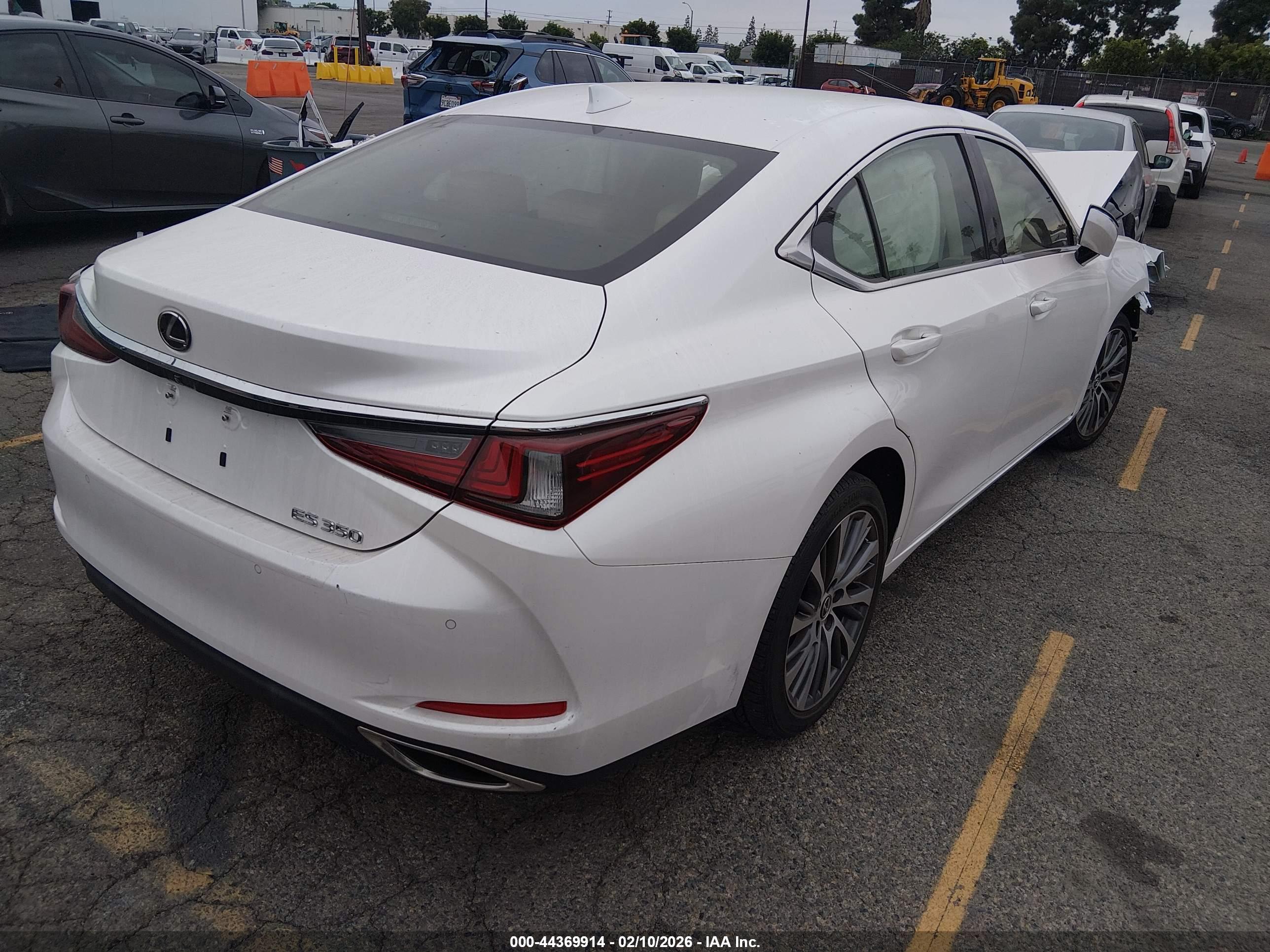 LEXUS ES image 4