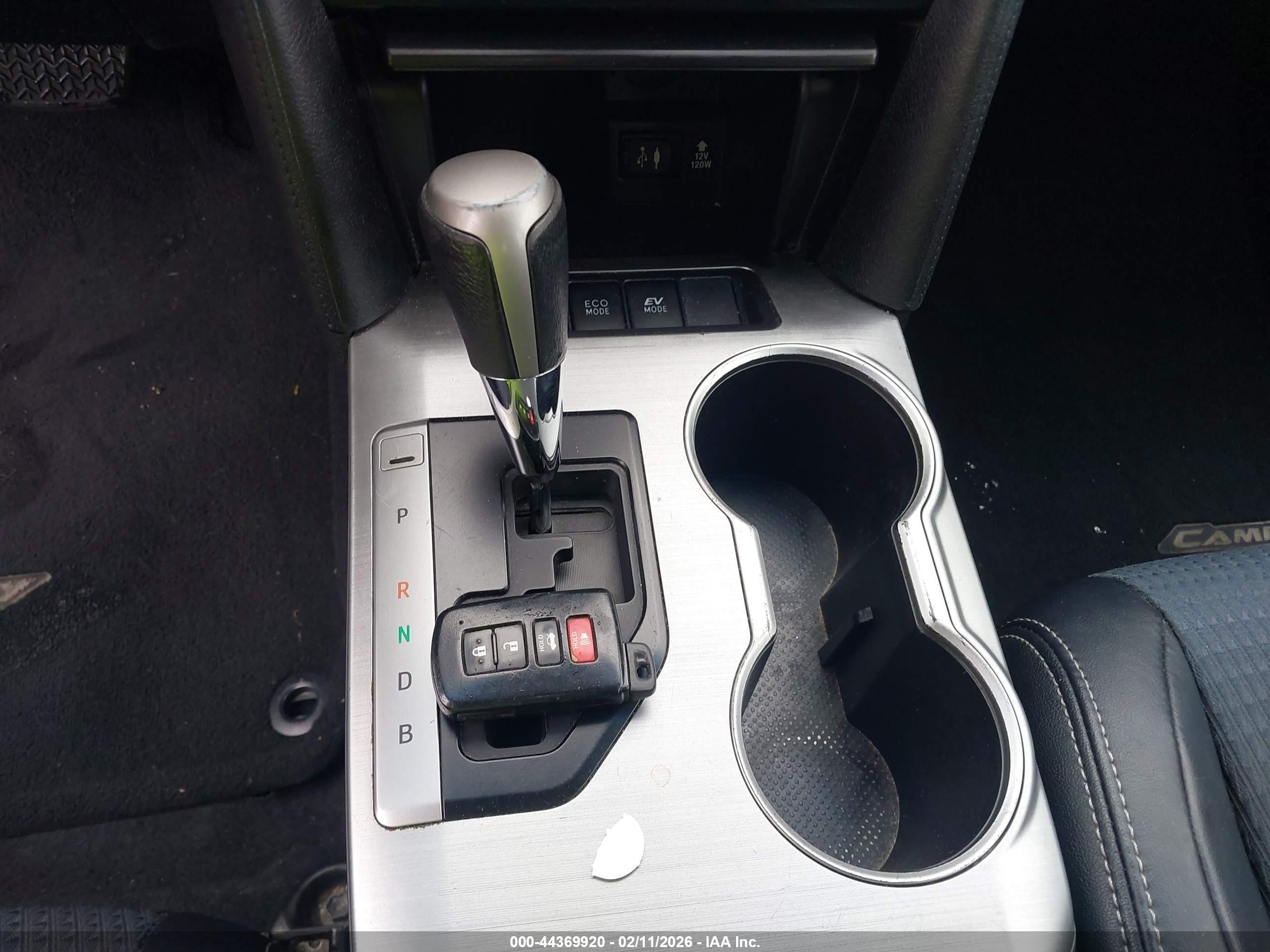 TOYOTA CAMRY image 11