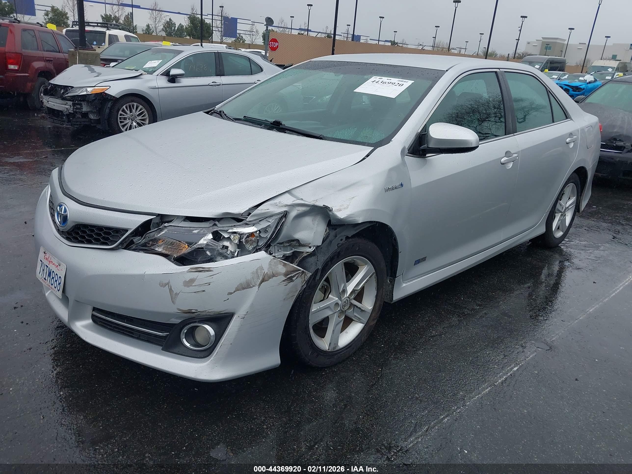 TOYOTA CAMRY image 2