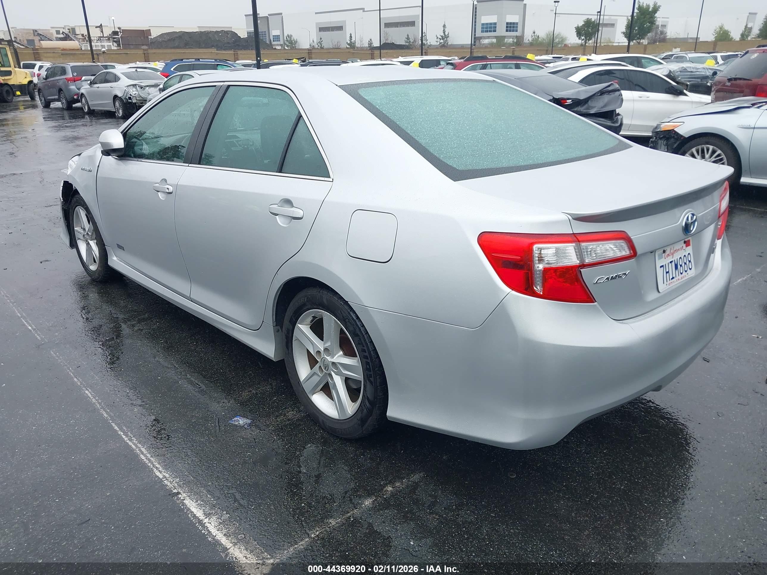 TOYOTA CAMRY image 3