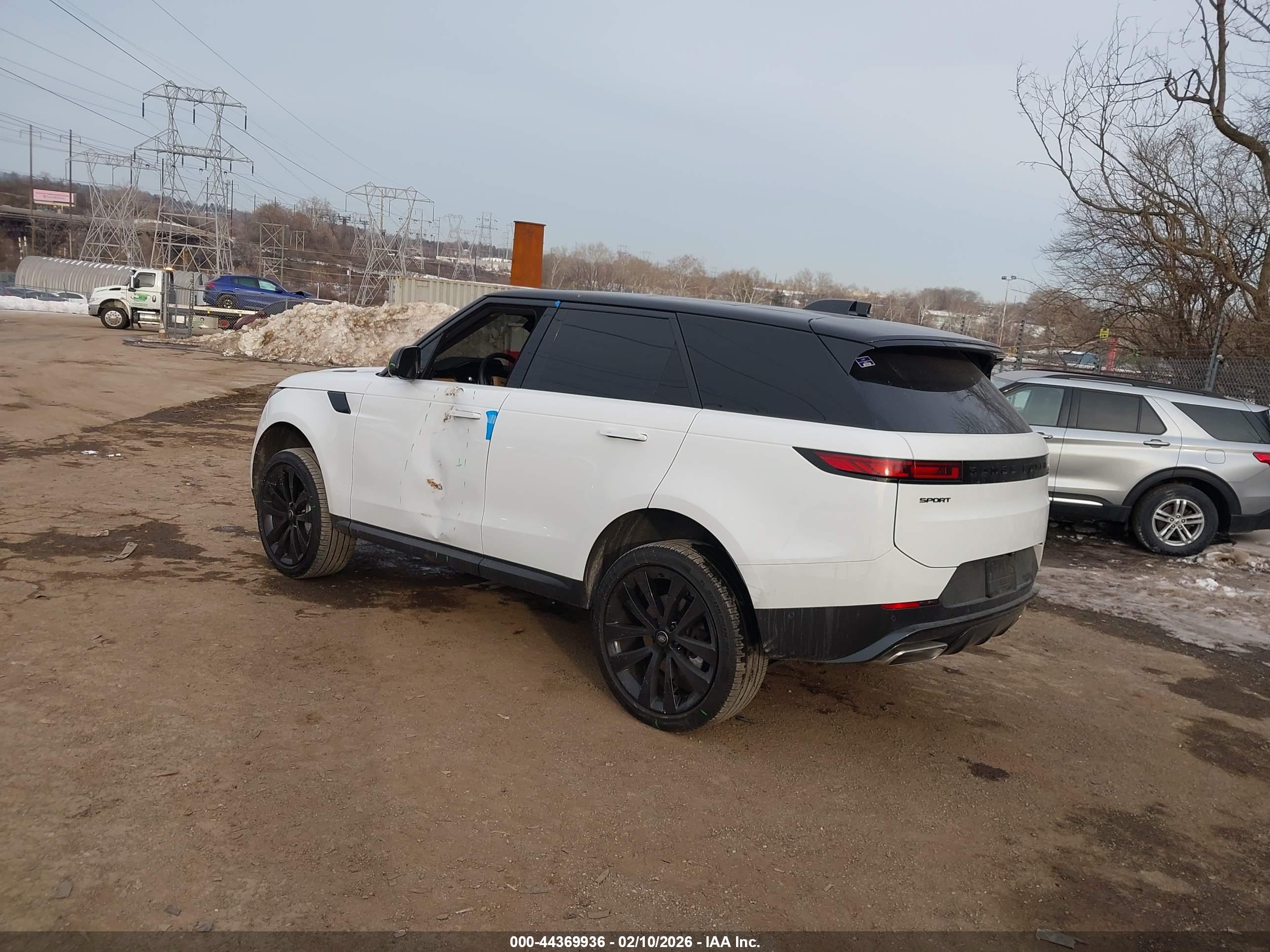 LAND ROVER image 3