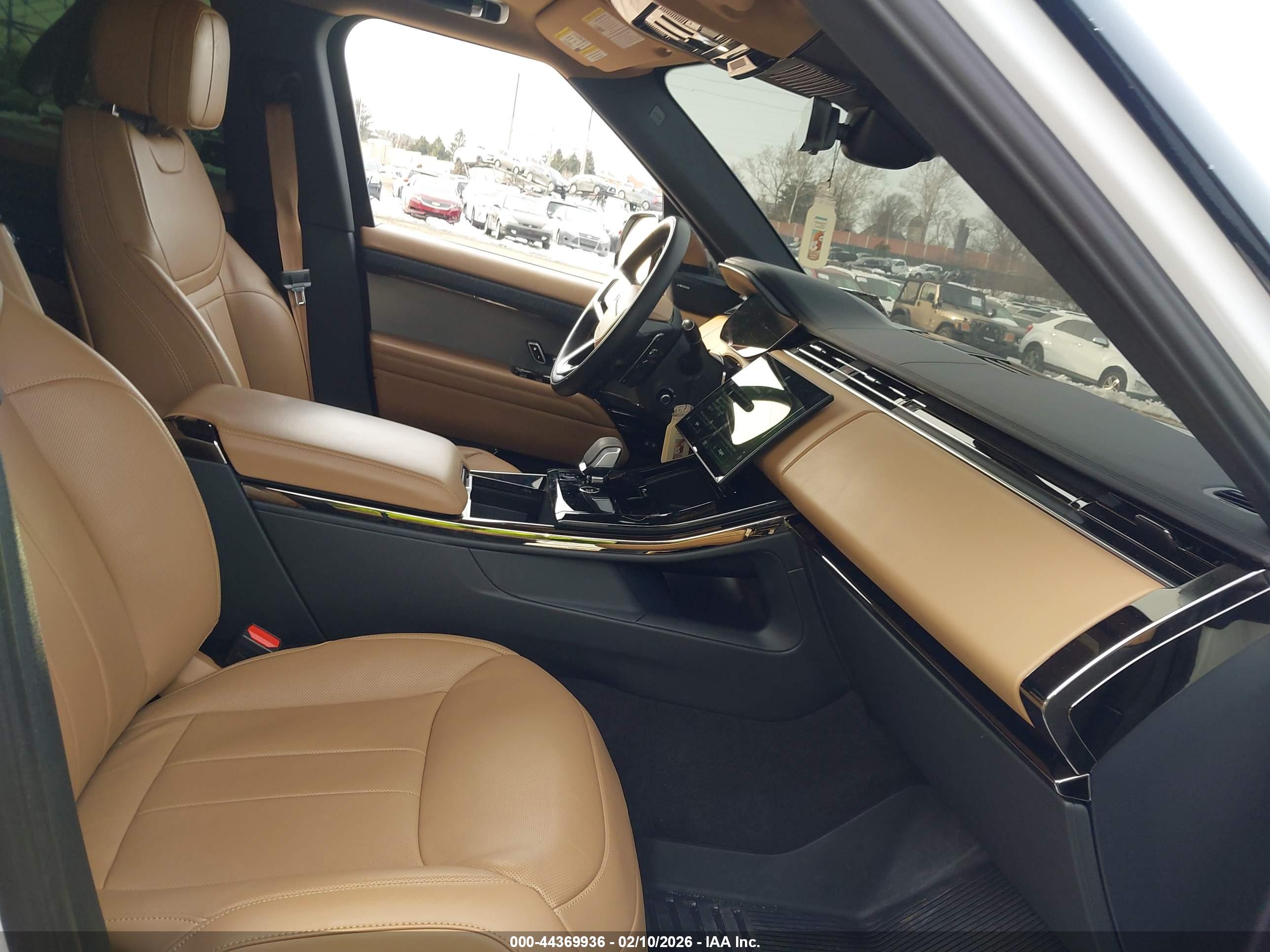 LAND ROVER image 5