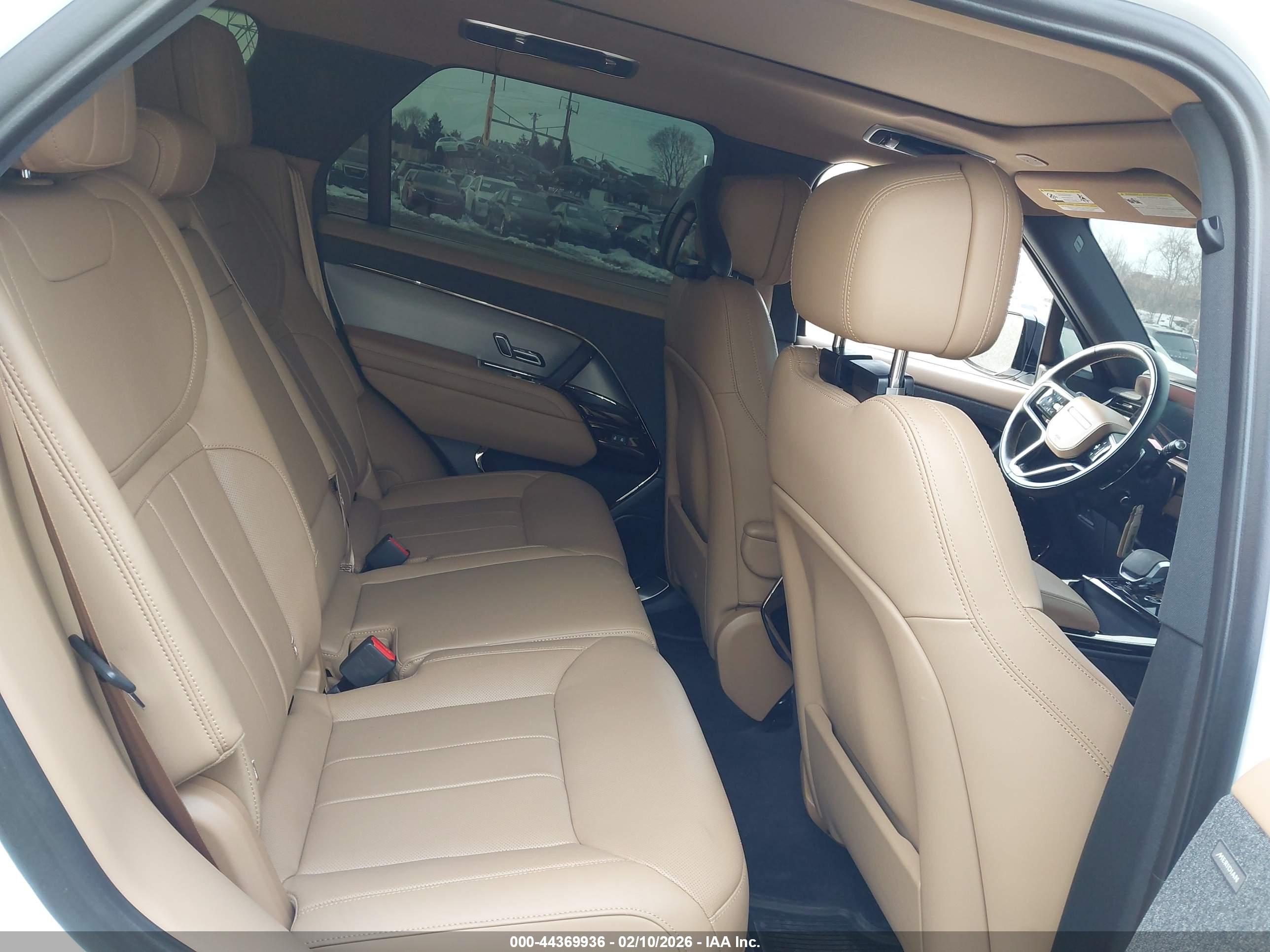 LAND ROVER image 8