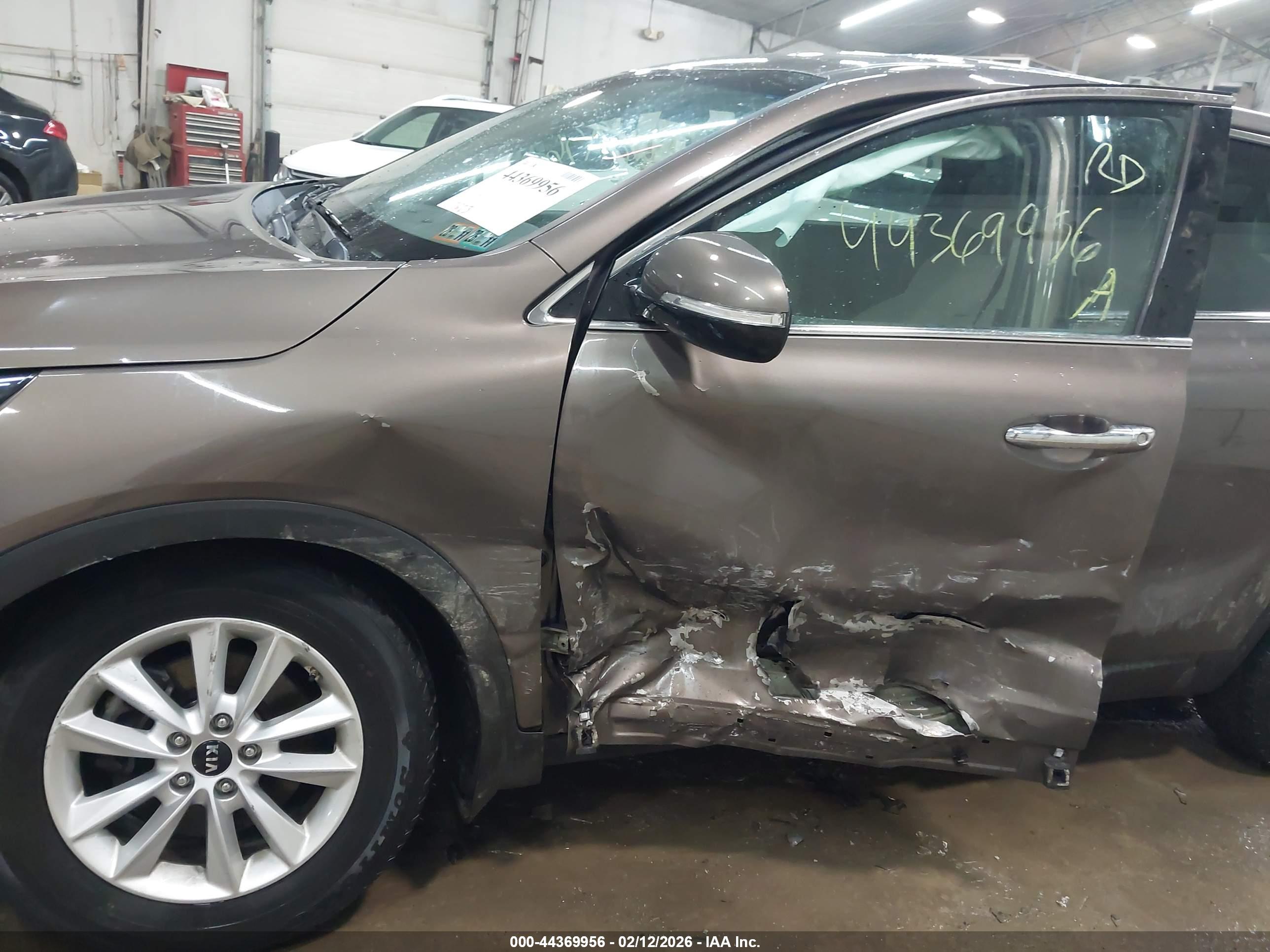KIA SORENTO image 6
