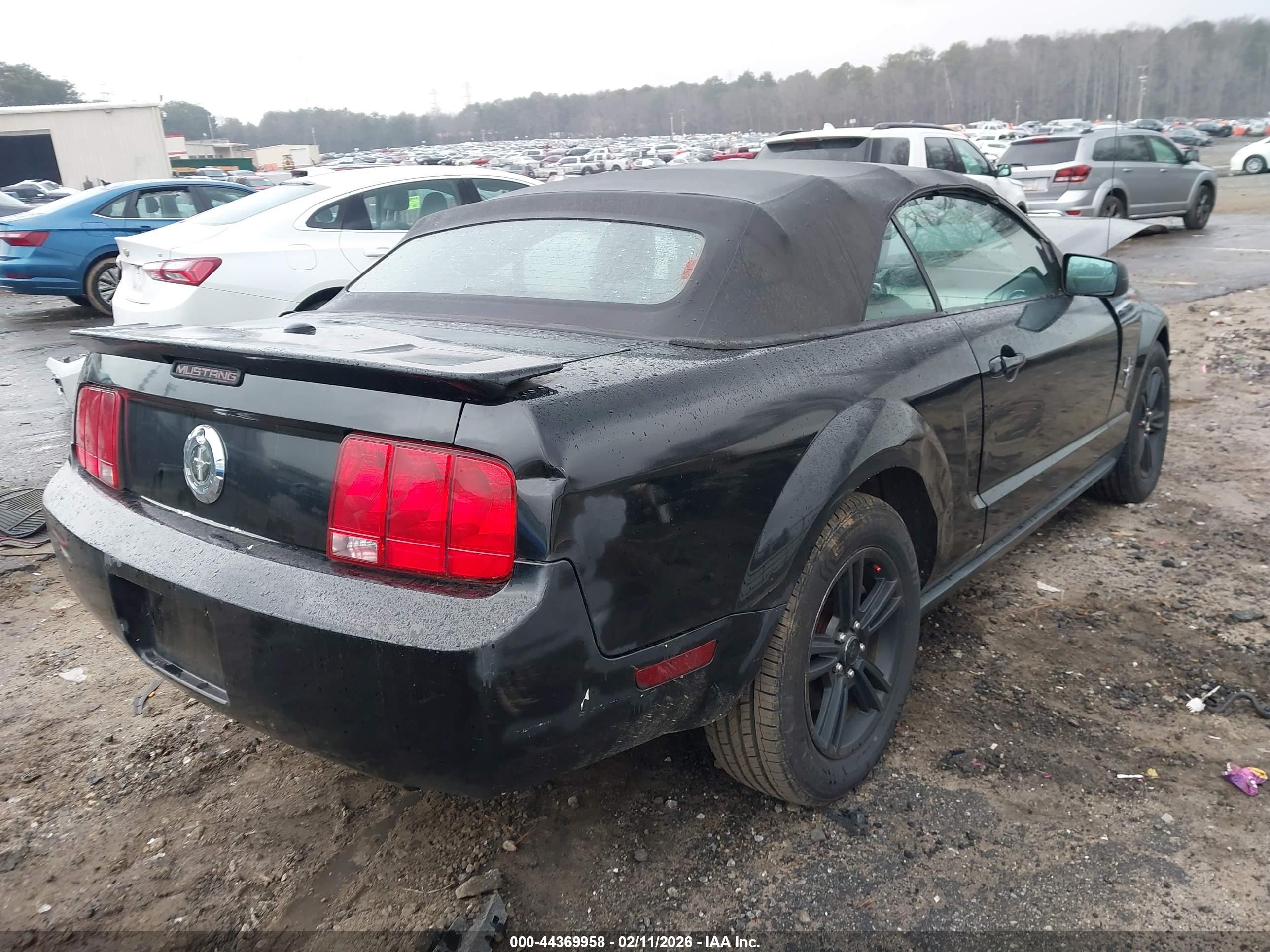 FORD MUSTANG image 4