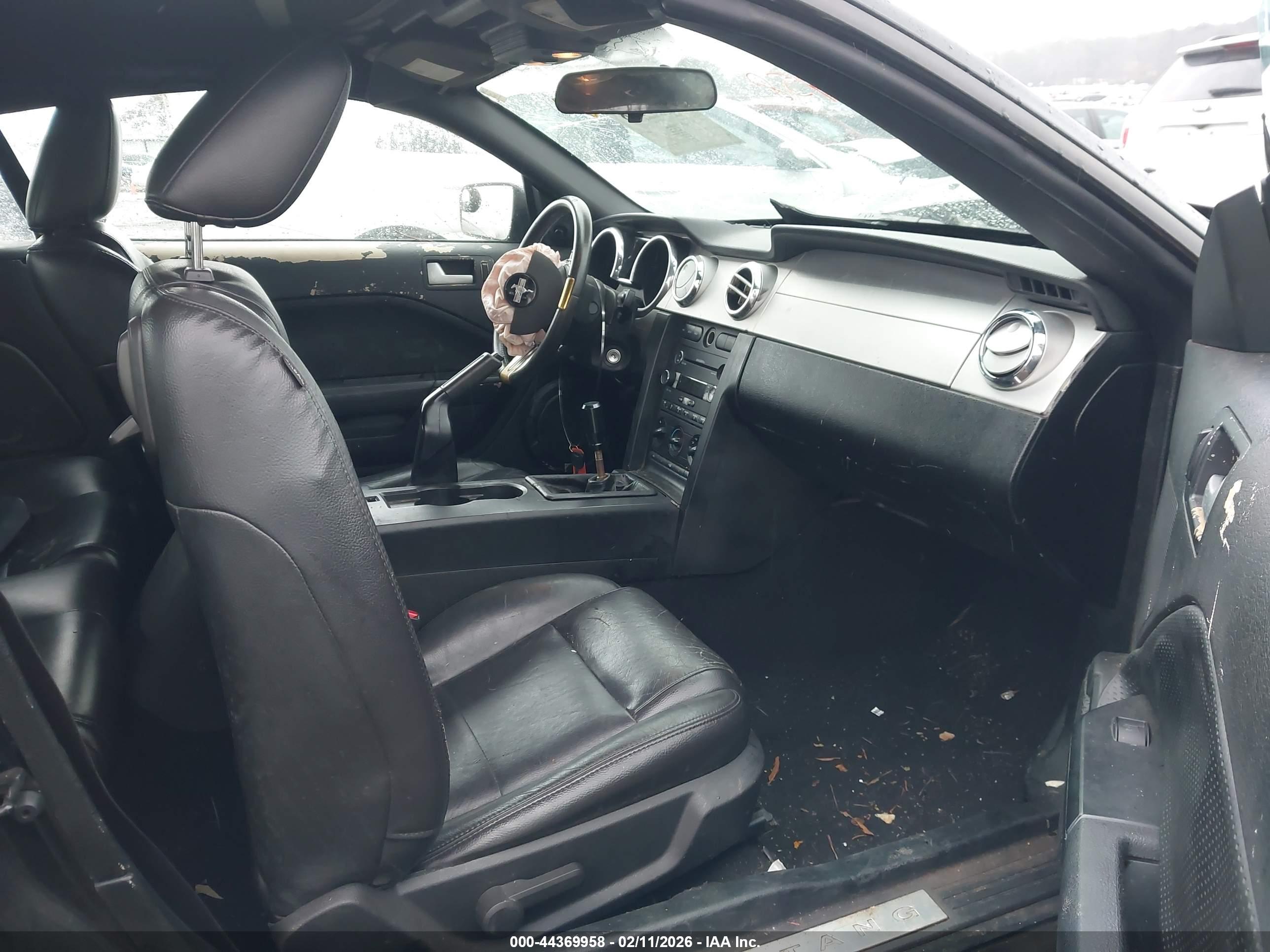 FORD MUSTANG image 5