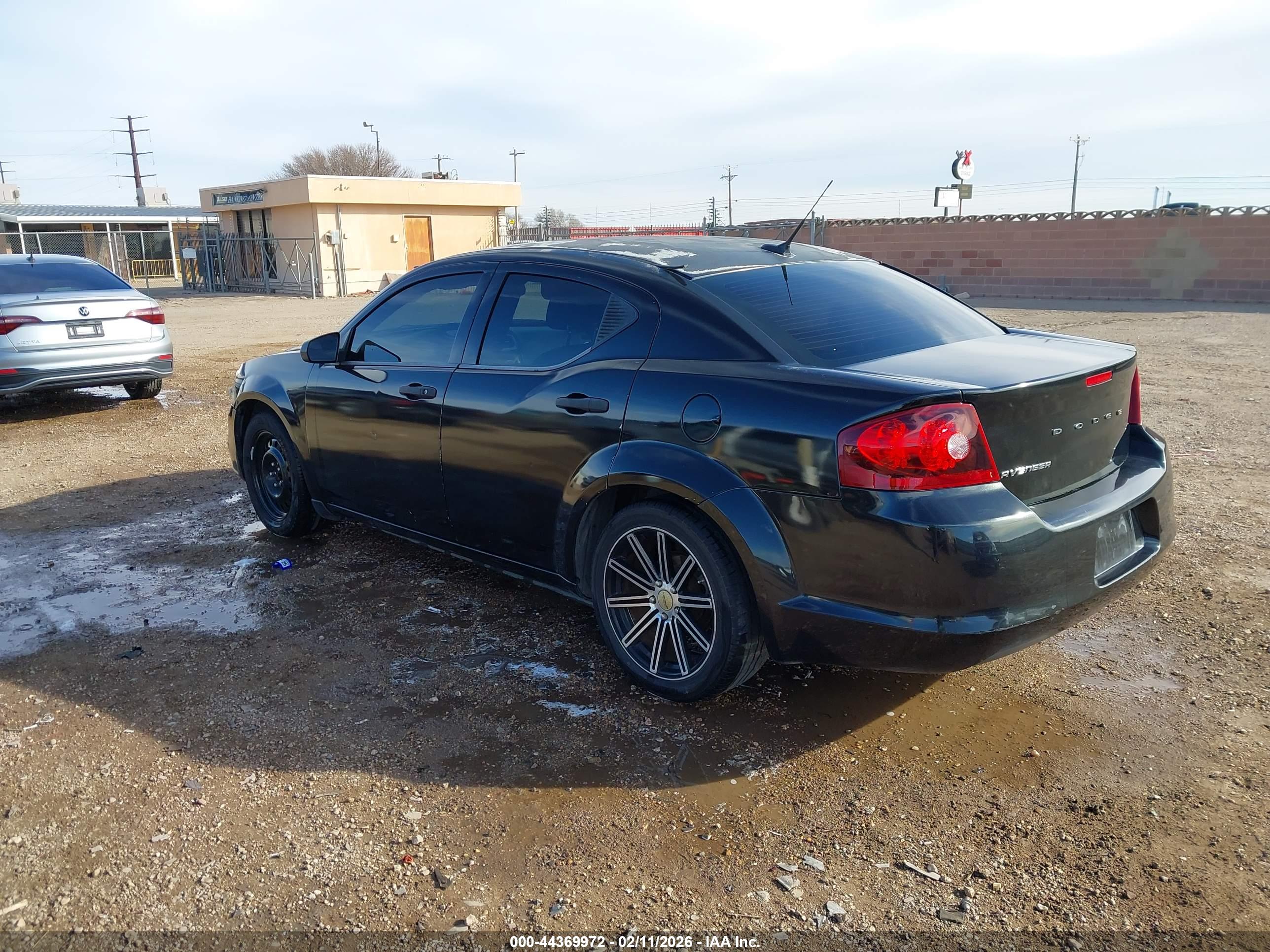 DODGE AVENGER image 3