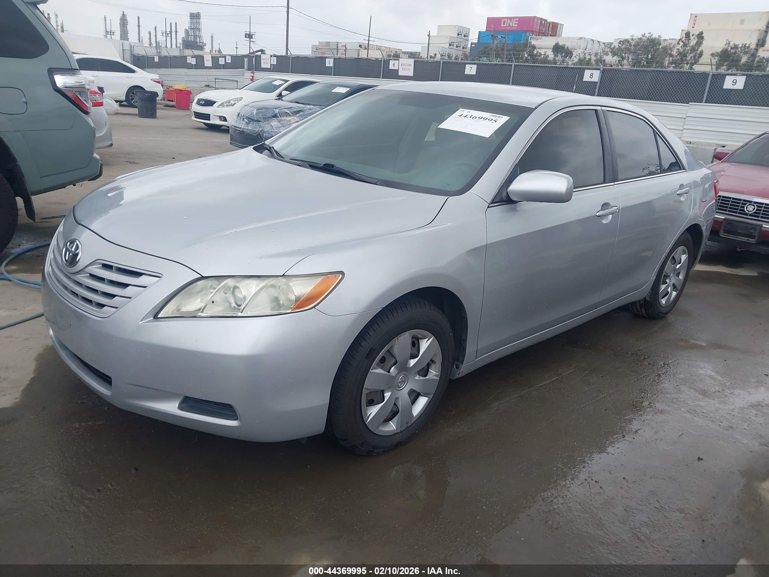 TOYOTA CAMRY image 2