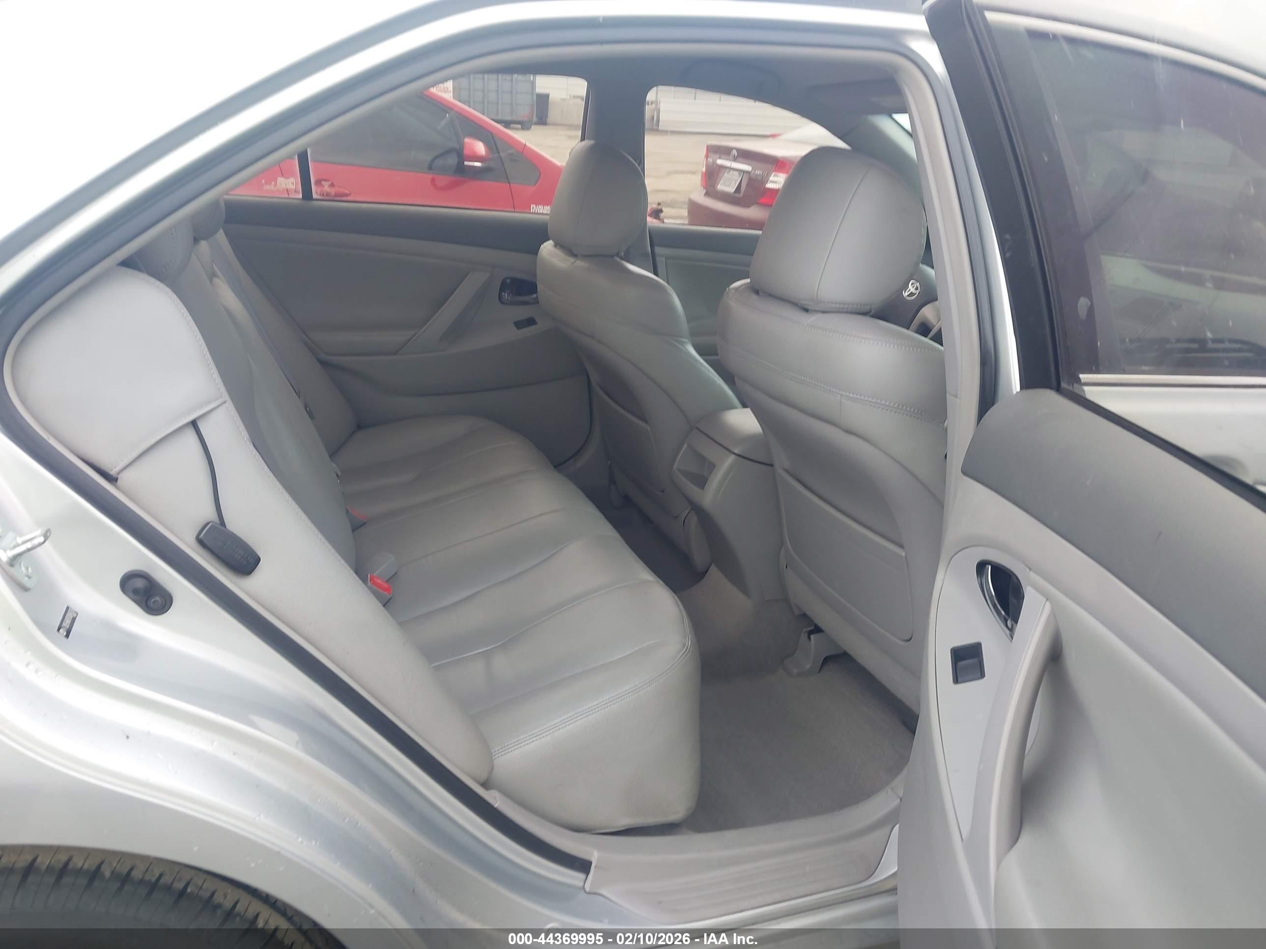TOYOTA CAMRY image 8