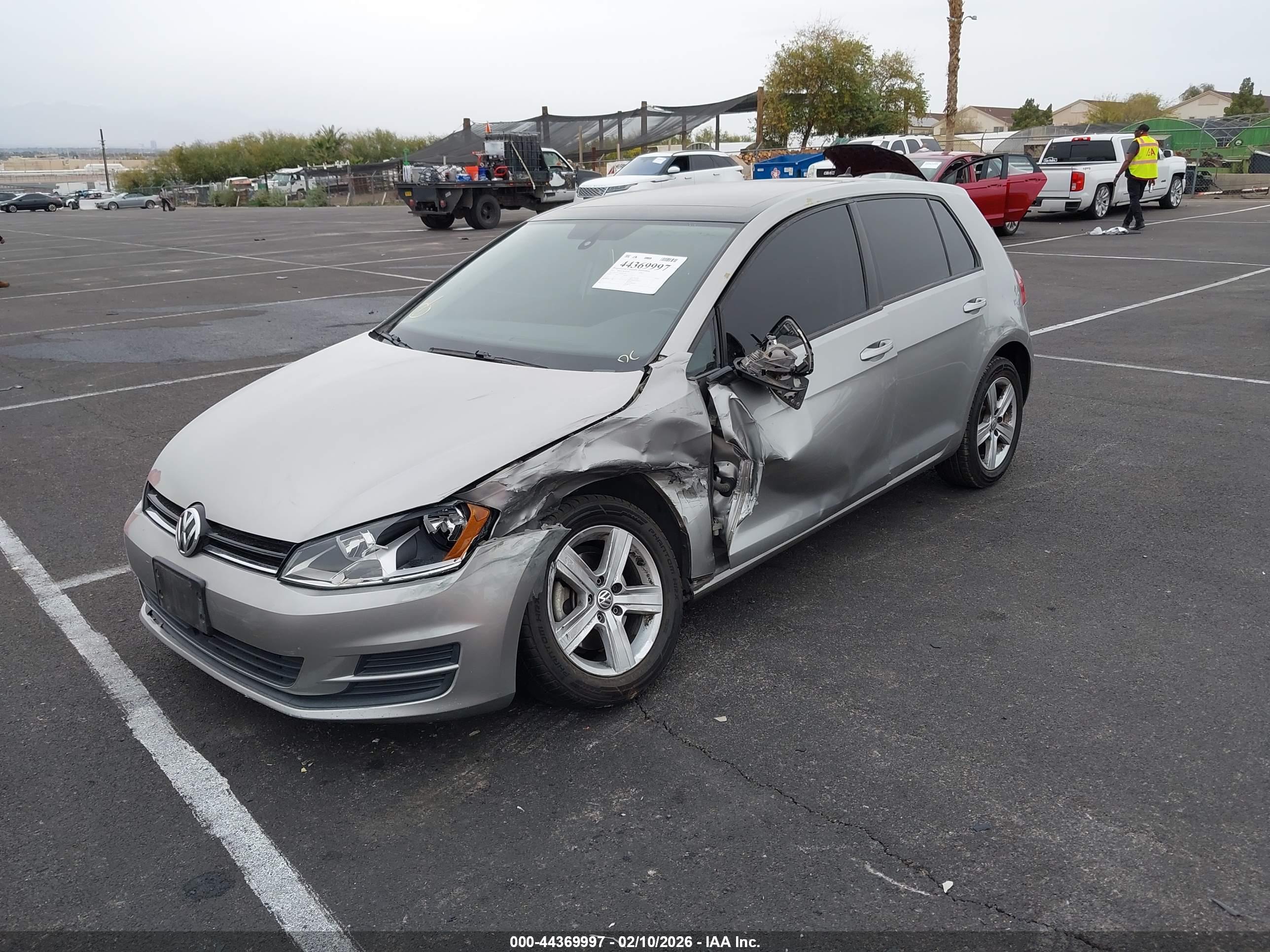 VOLKSWAGEN GOLF image 2