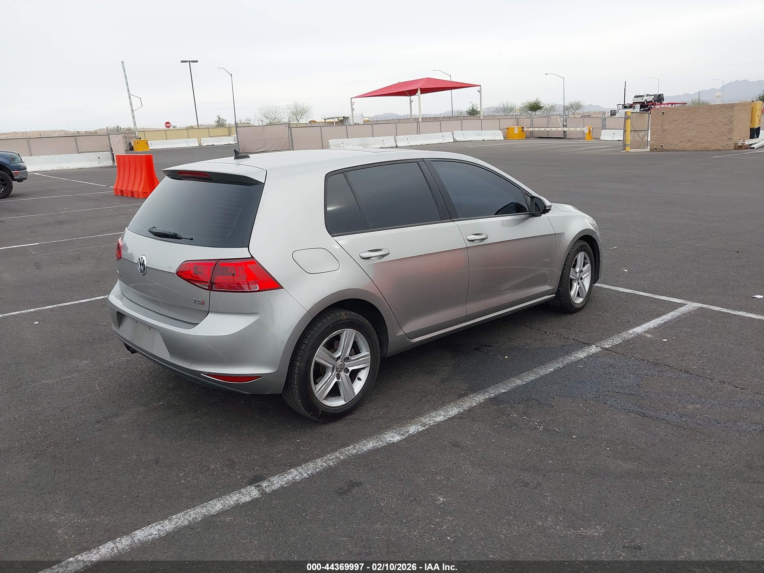 VOLKSWAGEN GOLF image 4