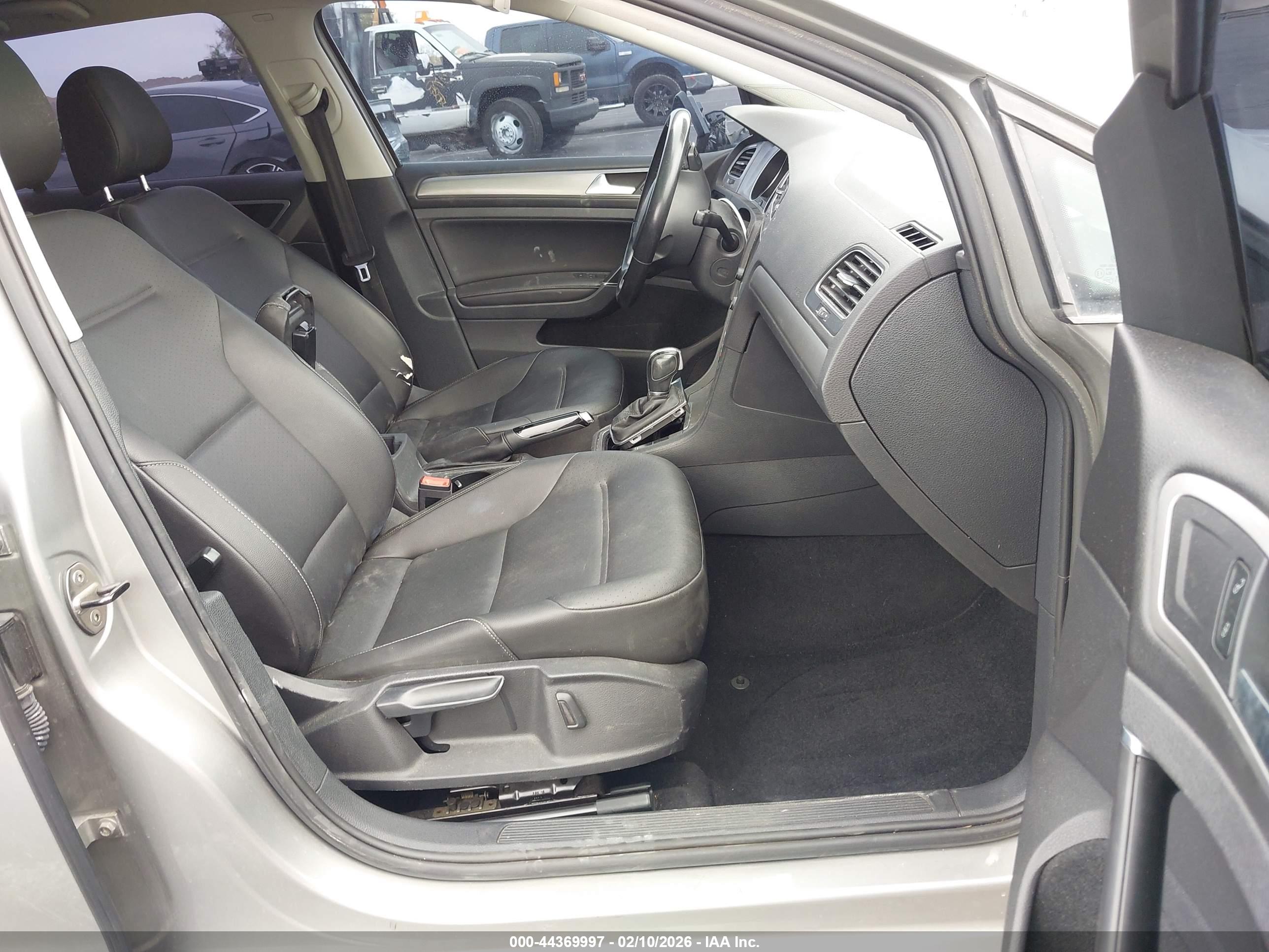 VOLKSWAGEN GOLF image 5